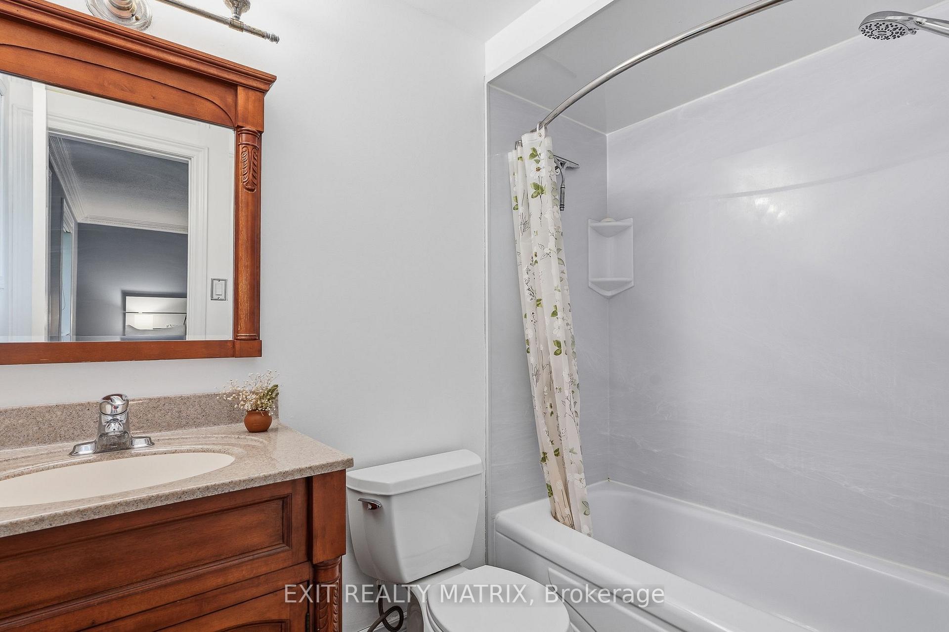 Photo 34 of 270 Fernleaf Crescent, Ottawa, Queenswood Heights South — HOMEH