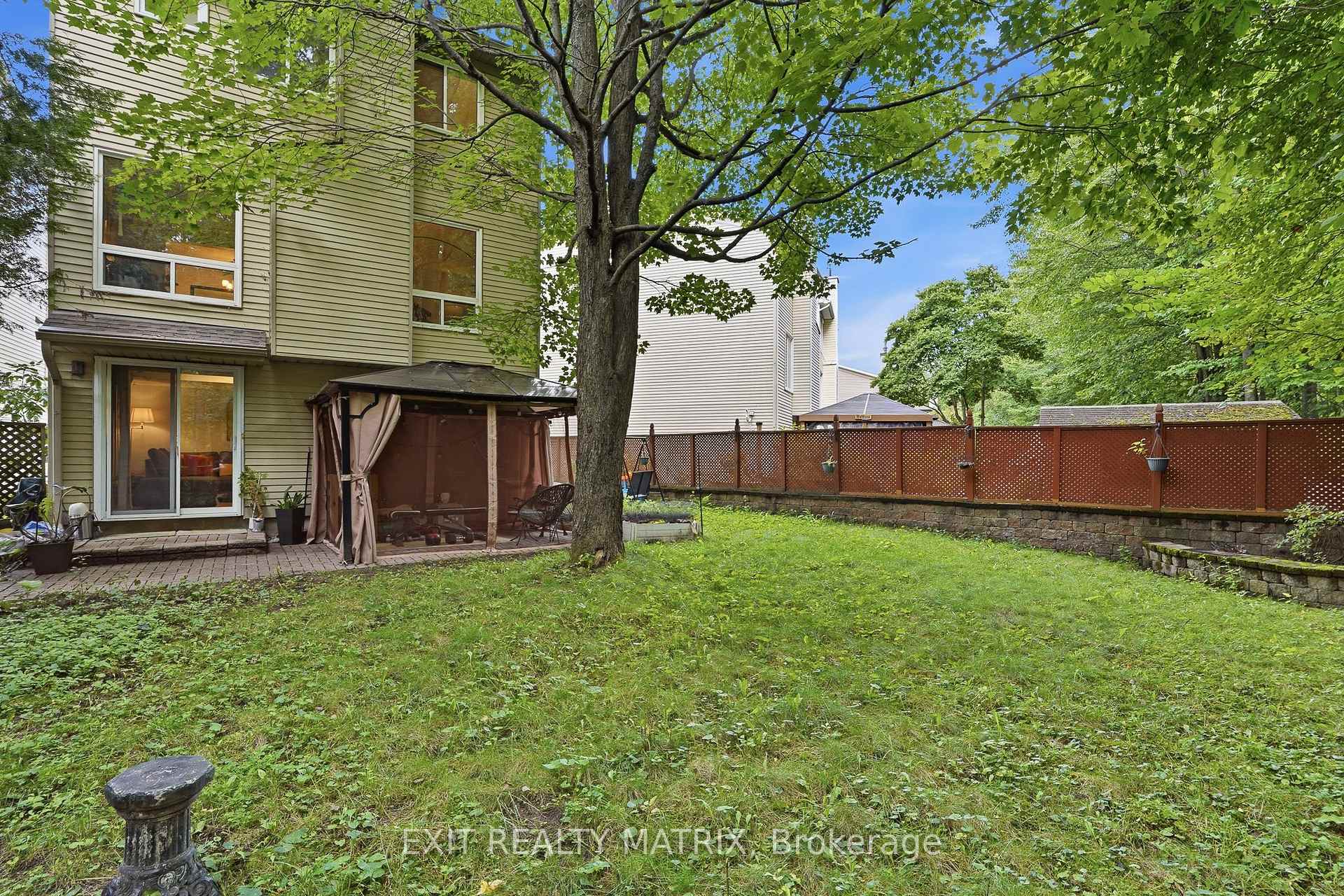 Photo 39 of 270 Fernleaf Crescent, Ottawa, Queenswood Heights South — HOMEH