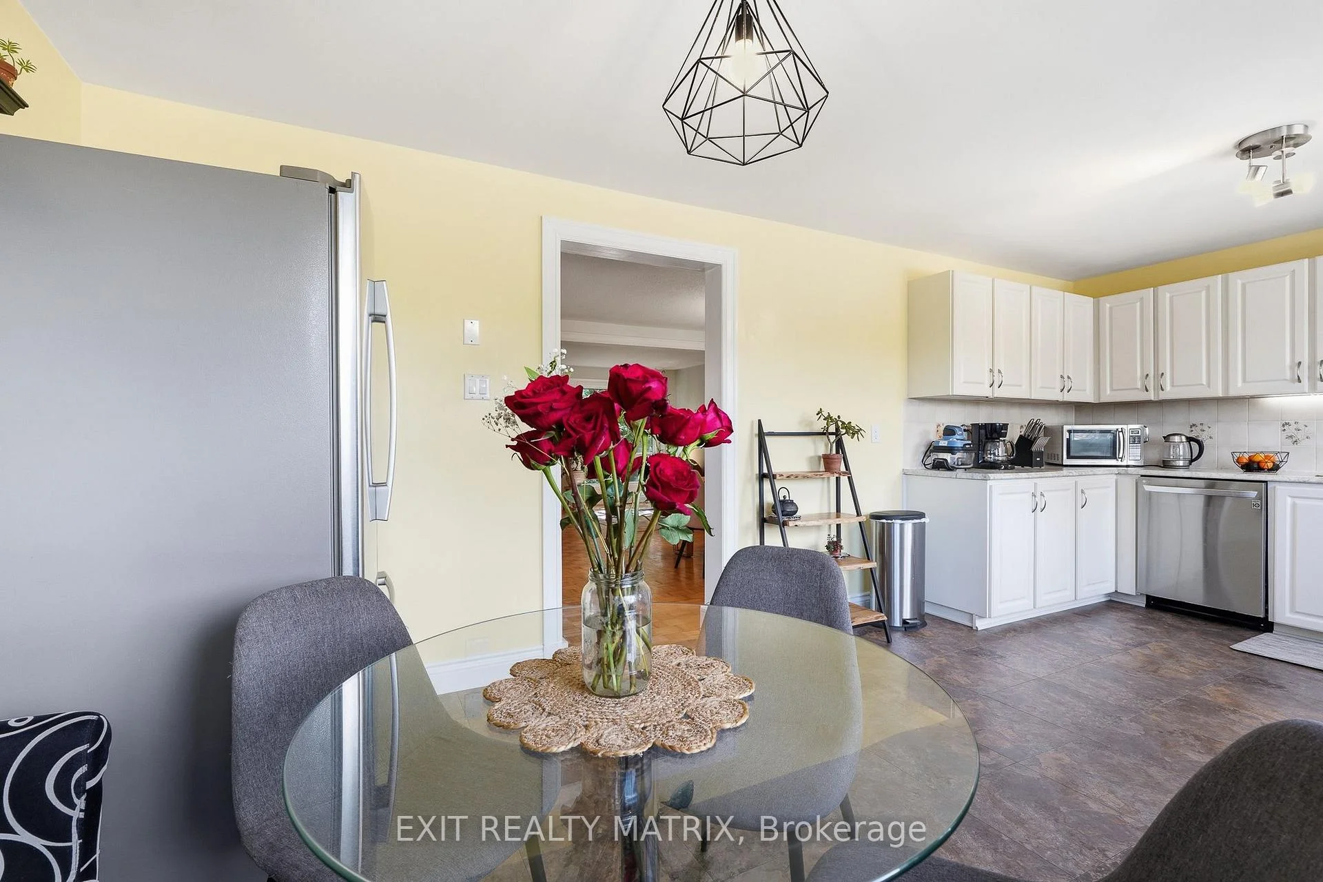 Photo 27 of 270 Fernleaf Crescent, Ottawa, Queenswood Heights South — HOMEH