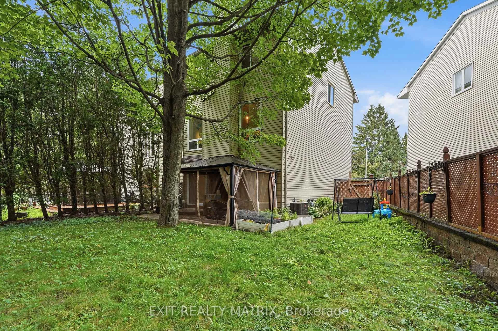 Photo 37 of 270 Fernleaf Crescent, Ottawa, Queenswood Heights South — HOMEH