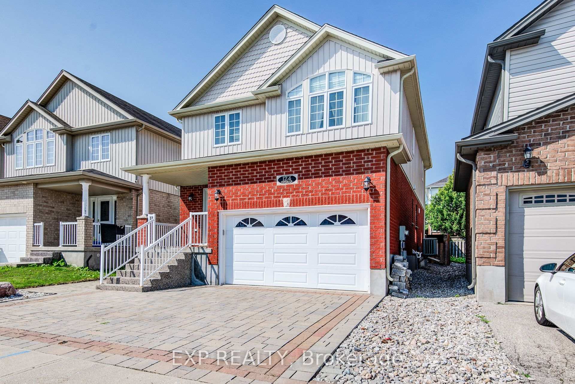 Photo 3 of 124 Udvari Crescent, Kitchener, Highland West — HOMEH
