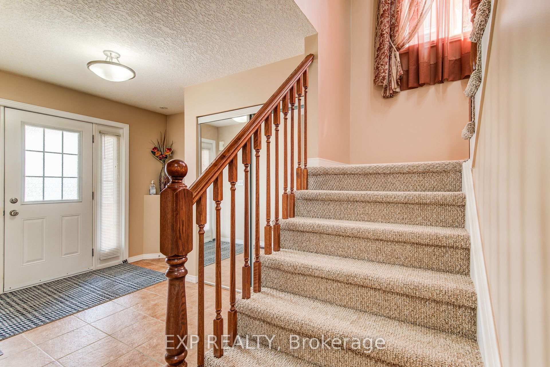 Photo 5 of 124 Udvari Crescent, Kitchener, Highland West — HOMEH