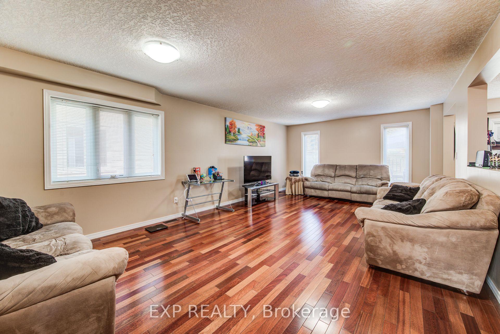 Photo 6 of 124 Udvari Crescent, Kitchener, Highland West — HOMEH