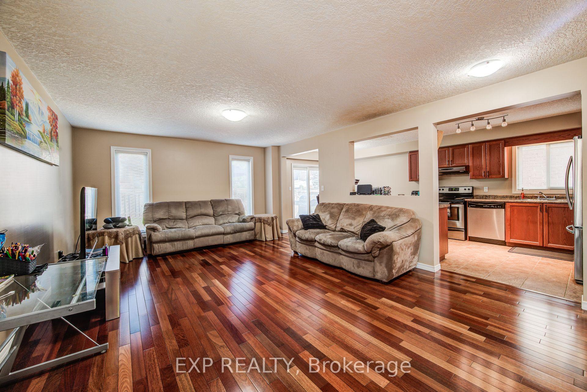 Photo 7 of 124 Udvari Crescent, Kitchener, Highland West — HOMEH