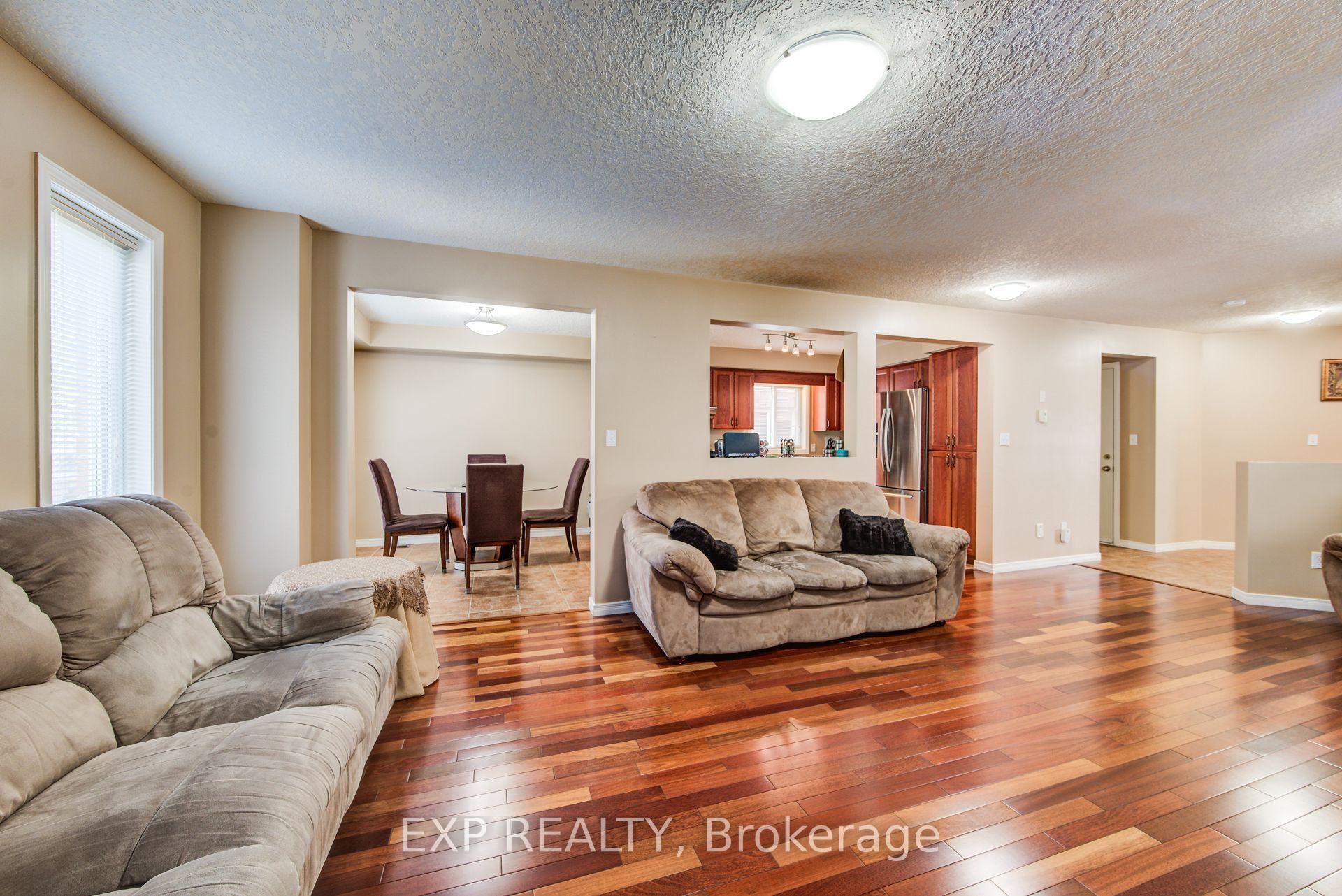 Photo 8 of 124 Udvari Crescent, Kitchener, Highland West — HOMEH