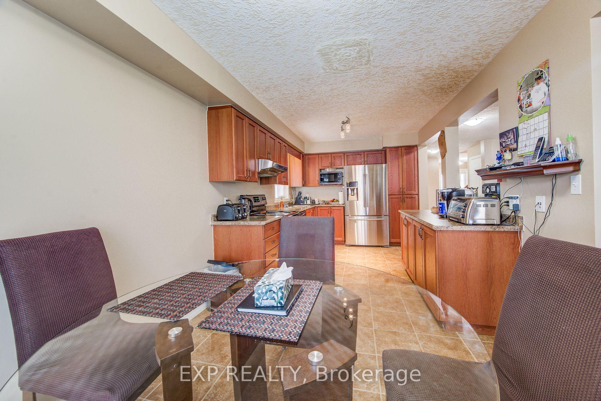 Photo 9 of 124 Udvari Crescent, Kitchener, Highland West — HOMEH
