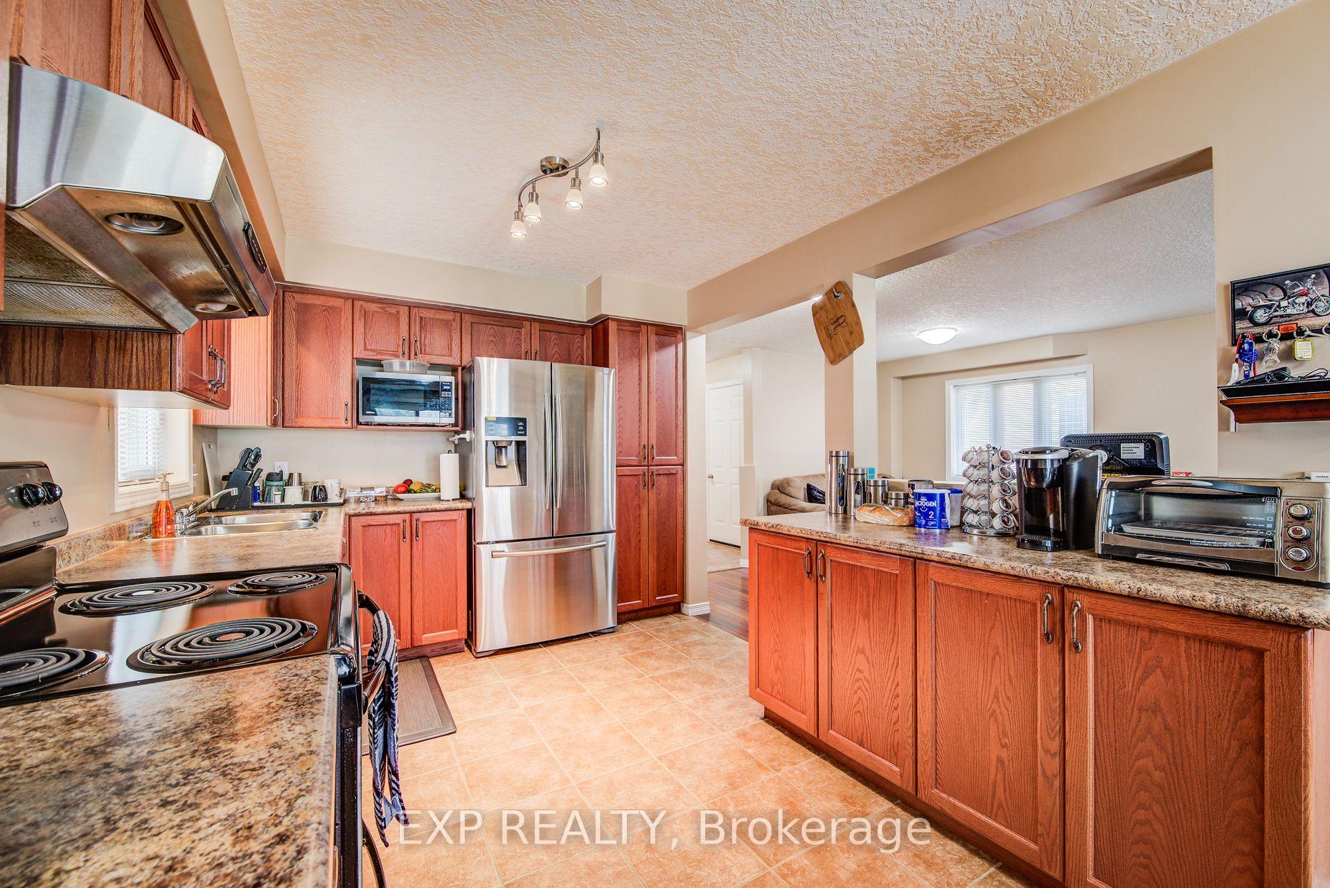 Photo 11 of 124 Udvari Crescent, Kitchener, Highland West — HOMEH