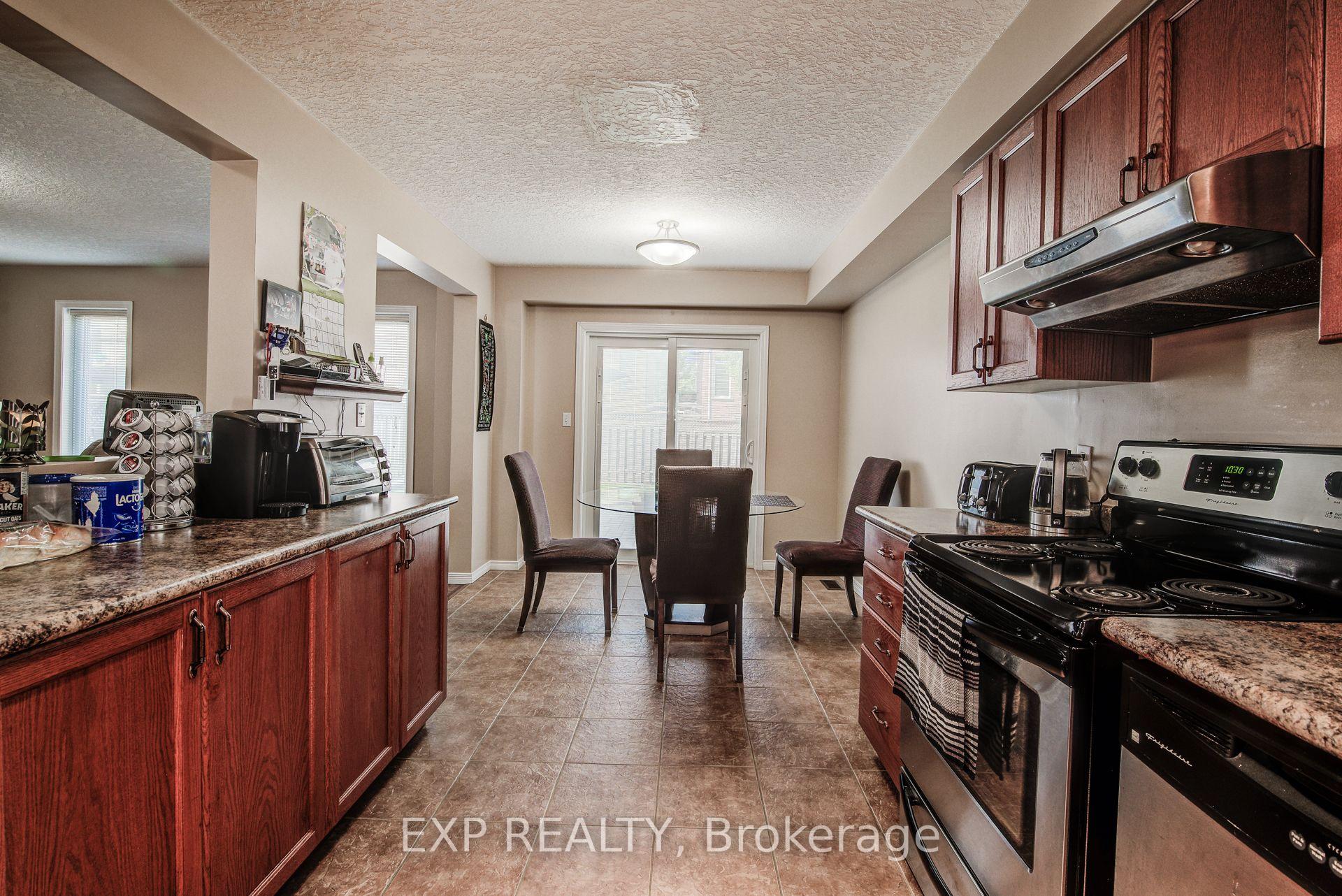 Photo 13 of 124 Udvari Crescent, Kitchener, Highland West — HOMEH