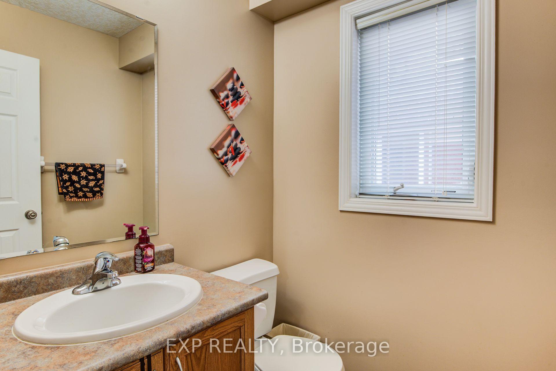 Photo 14 of 124 Udvari Crescent, Kitchener, Highland West — HOMEH