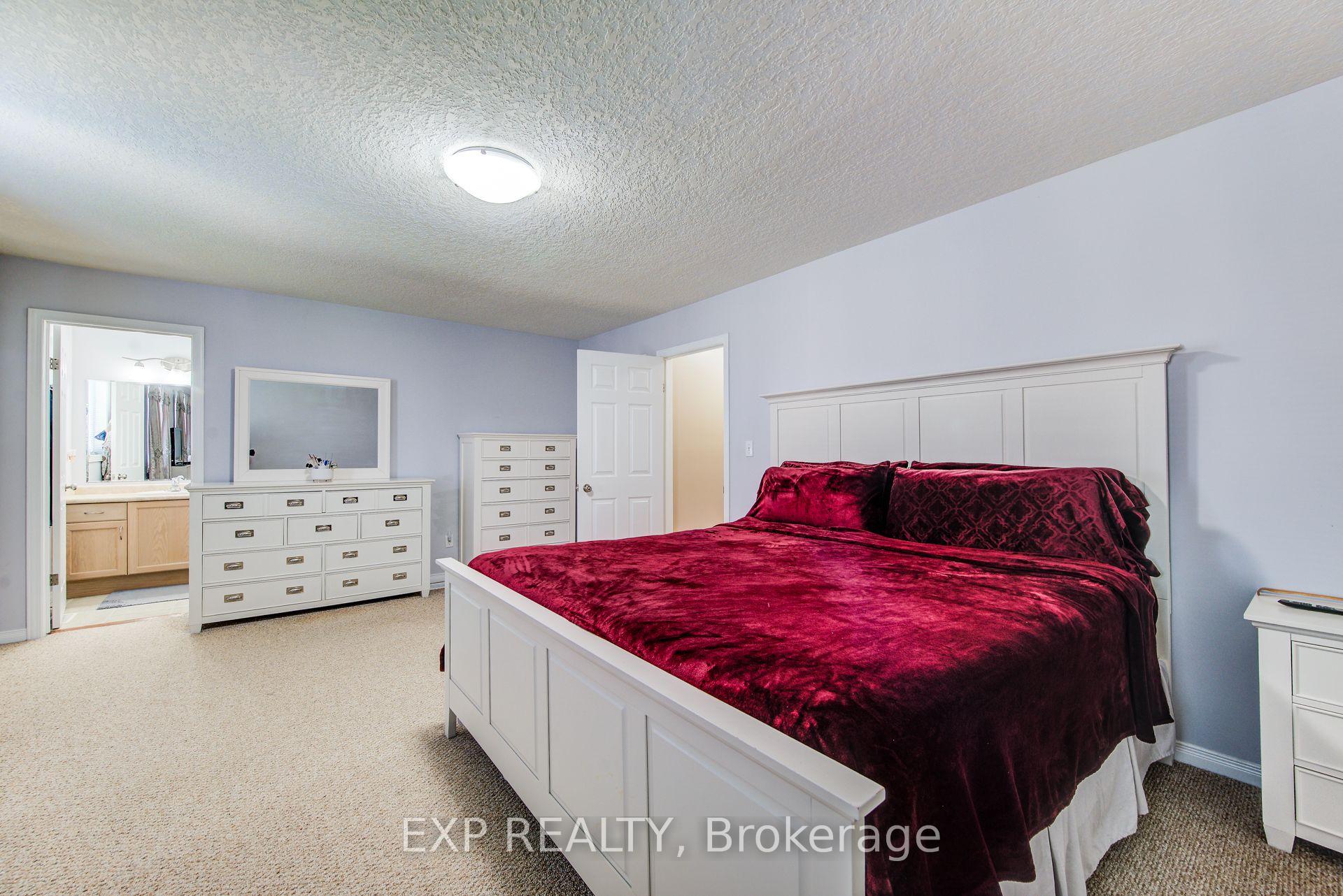 Photo 15 of 124 Udvari Crescent, Kitchener, Highland West — HOMEH