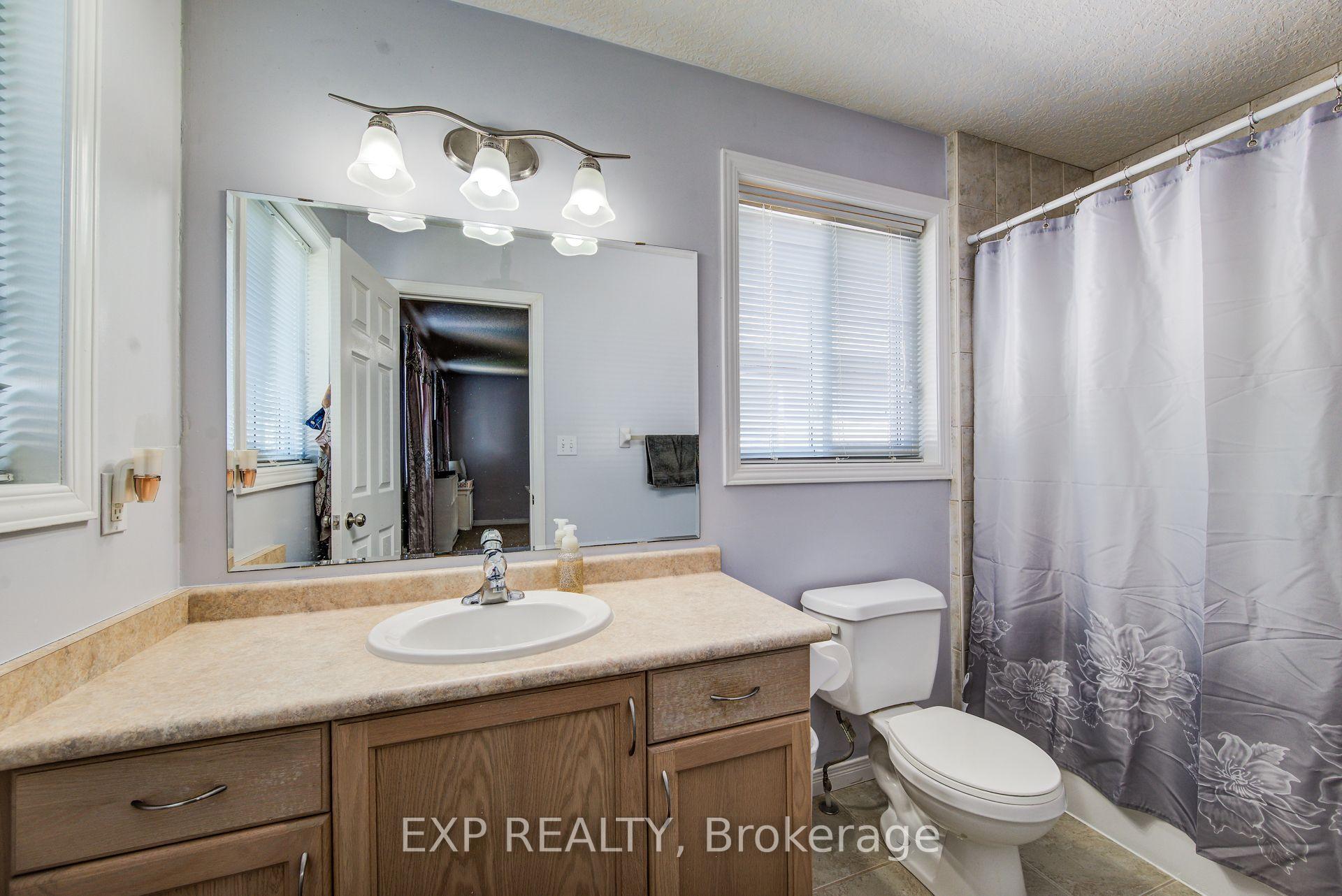 Photo 17 of 124 Udvari Crescent, Kitchener, Highland West — HOMEH