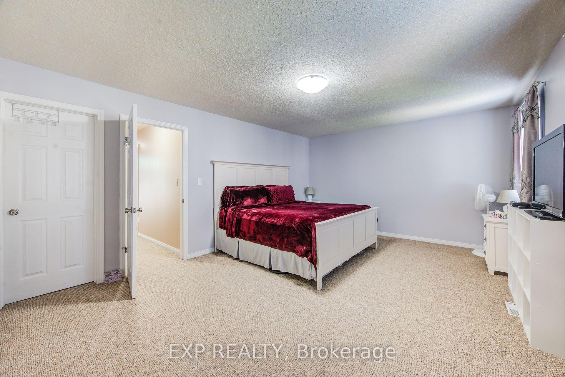 Photo 16 of 124 Udvari Crescent, Kitchener, Highland West — HOMEH