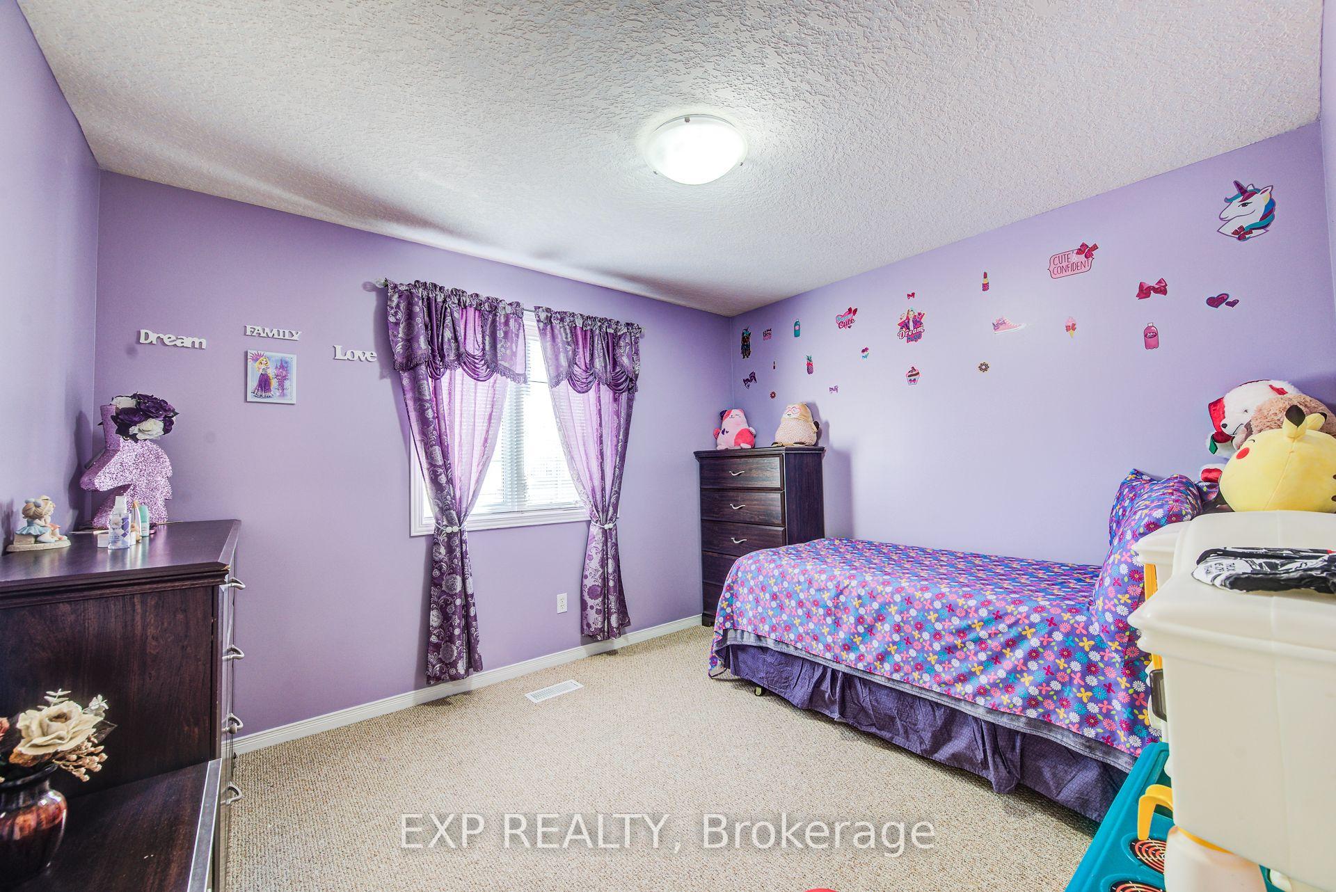 Photo 18 of 124 Udvari Crescent, Kitchener, Highland West — HOMEH