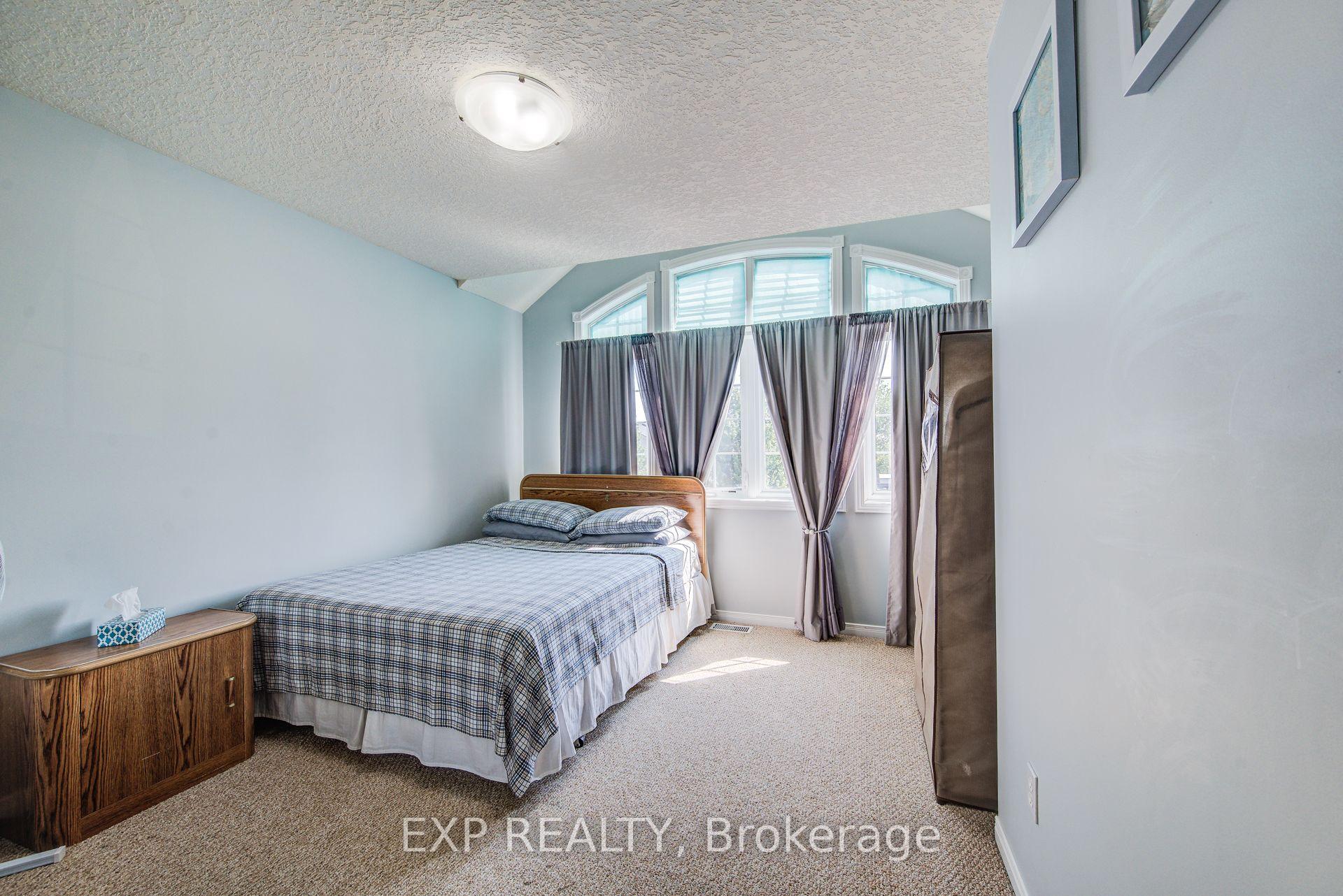 Photo 19 of 124 Udvari Crescent, Kitchener, Highland West — HOMEH