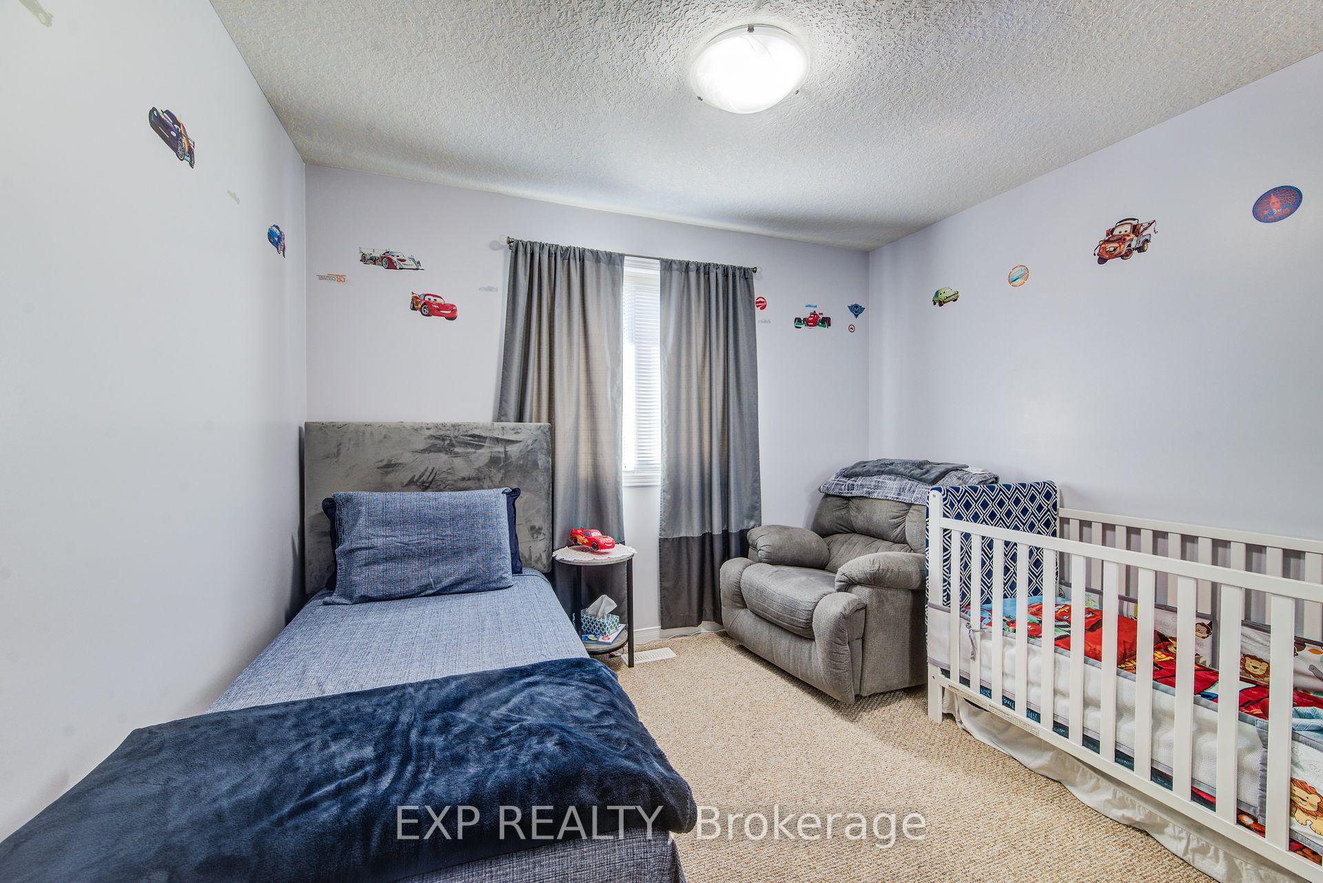 Photo 21 of 124 Udvari Crescent, Kitchener, Highland West — HOMEH