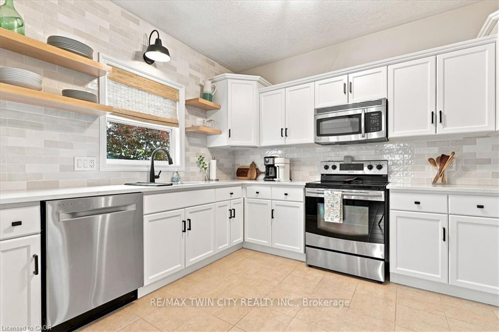 Photo 14 of 70 Hawkswood Drive, Kitchener, Bridgeport — HOMEH