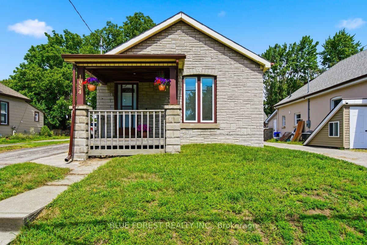 Photo 3 of 1054 Florence Street, London, East M — HOMEH