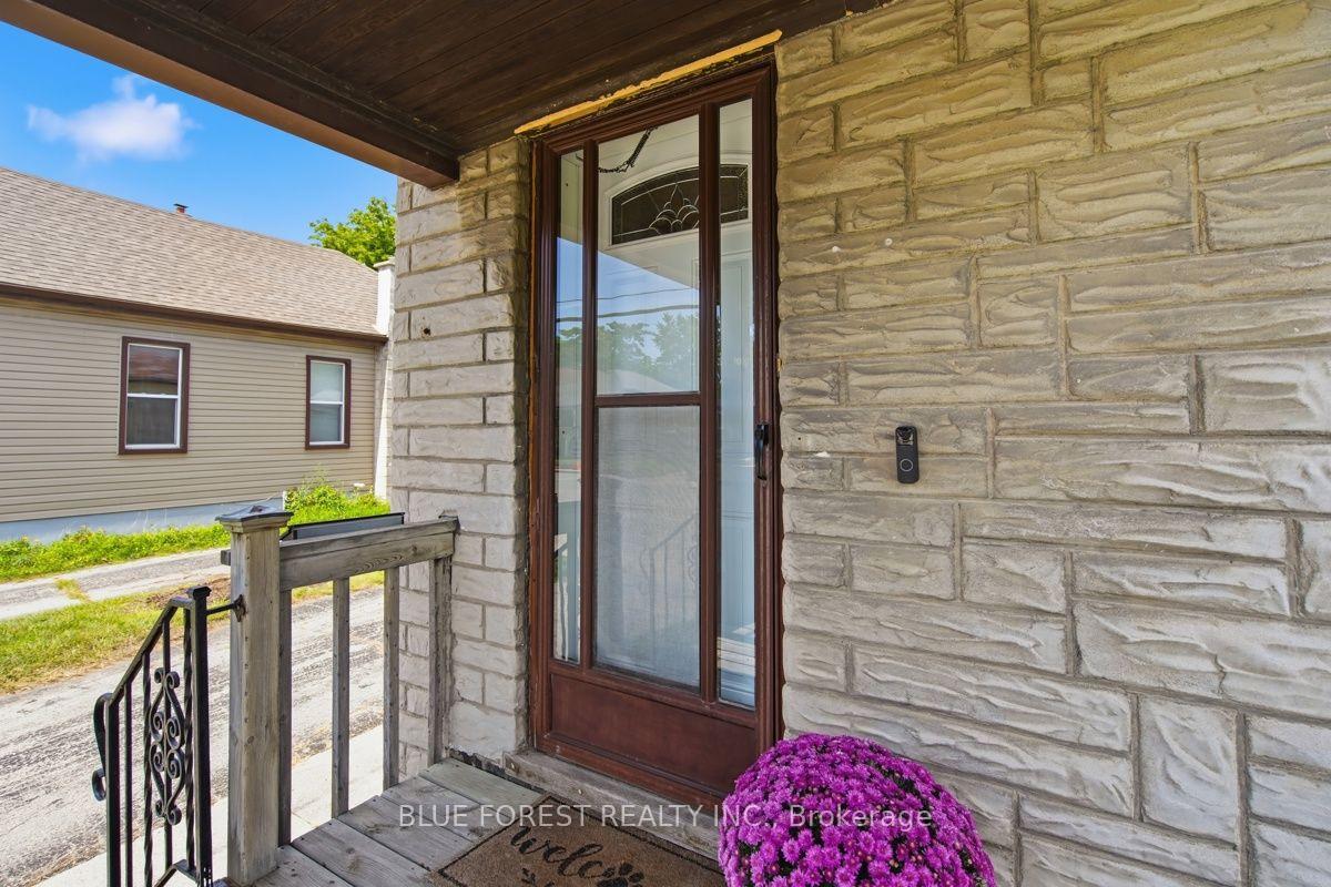 Photo 4 of 1054 Florence Street, London, East M — HOMEH