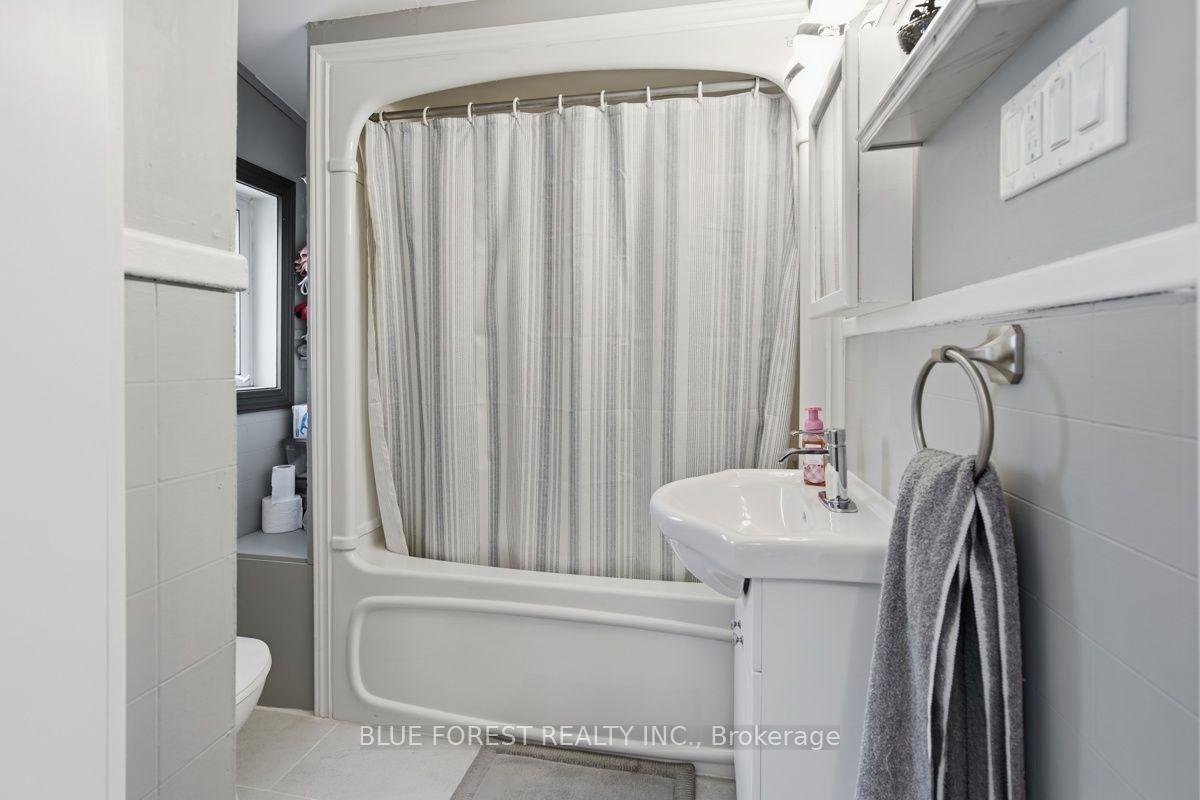 Photo 18 of 1054 Florence Street, London, East M — HOMEH
