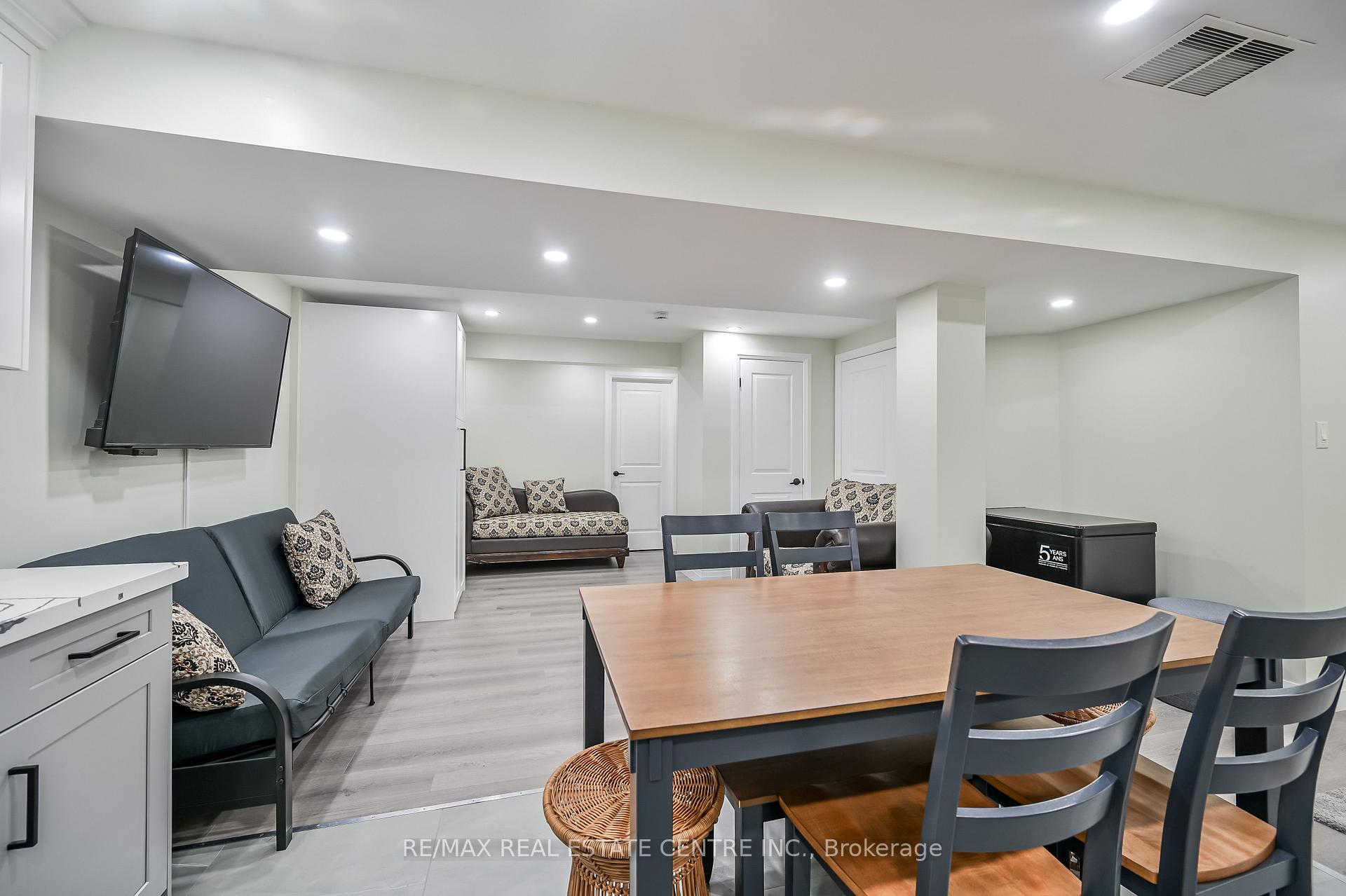 Photo 16 of Unit Lower Unit, 31 Joseph Court, Hamilton, Gourley — HOMEH