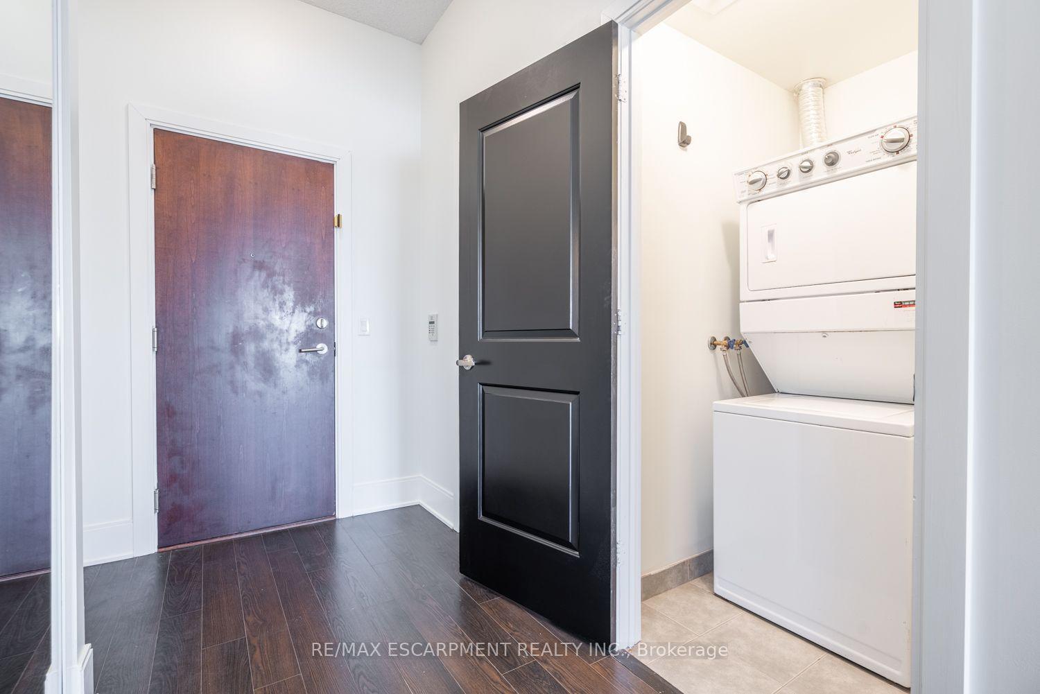 Photo 7 of Unit PH5, 330 Burnhamthorpe Road, Mississauga, City Centre — HOMEH