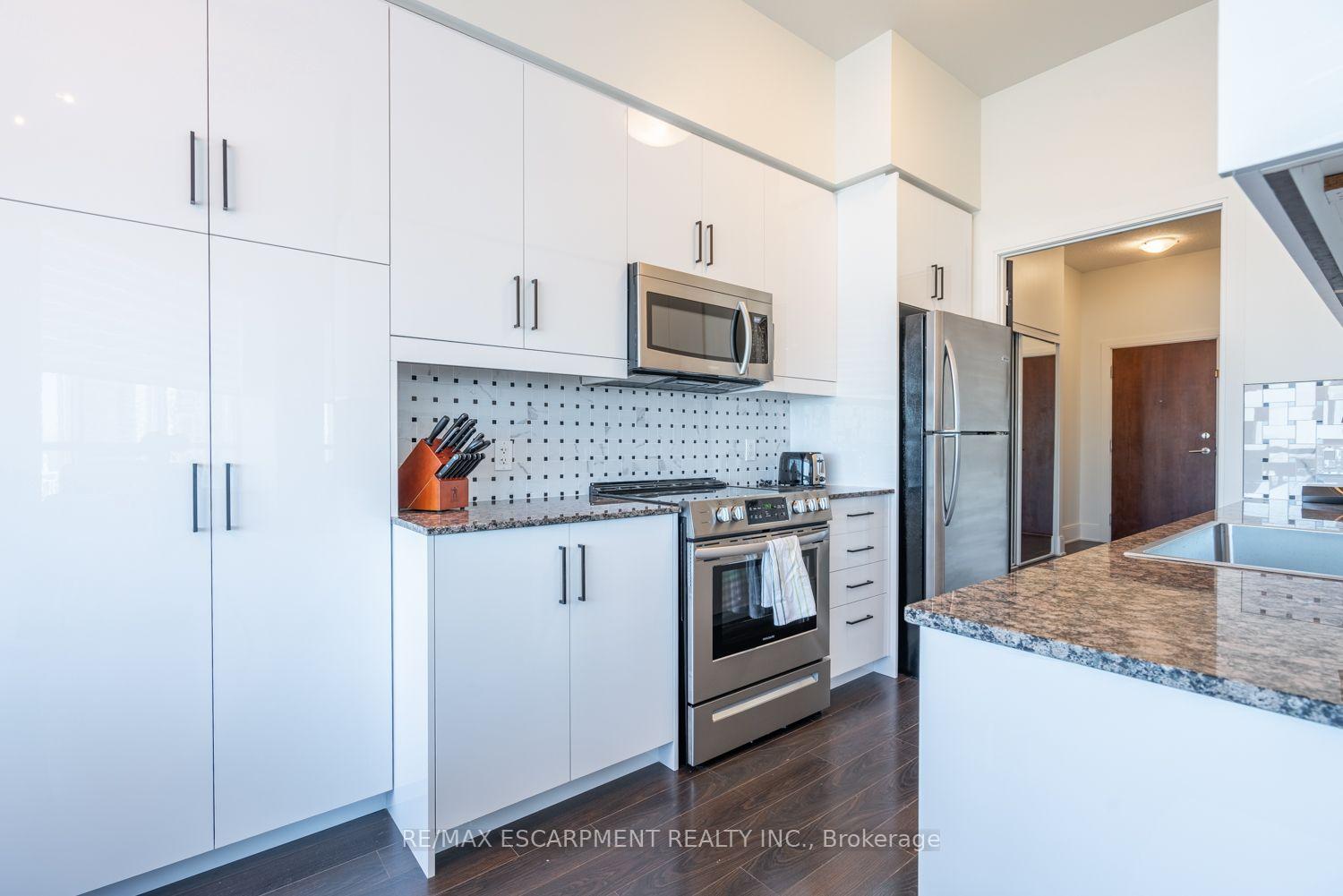 Photo 15 of Unit PH5, 330 Burnhamthorpe Road, Mississauga, City Centre — HOMEH