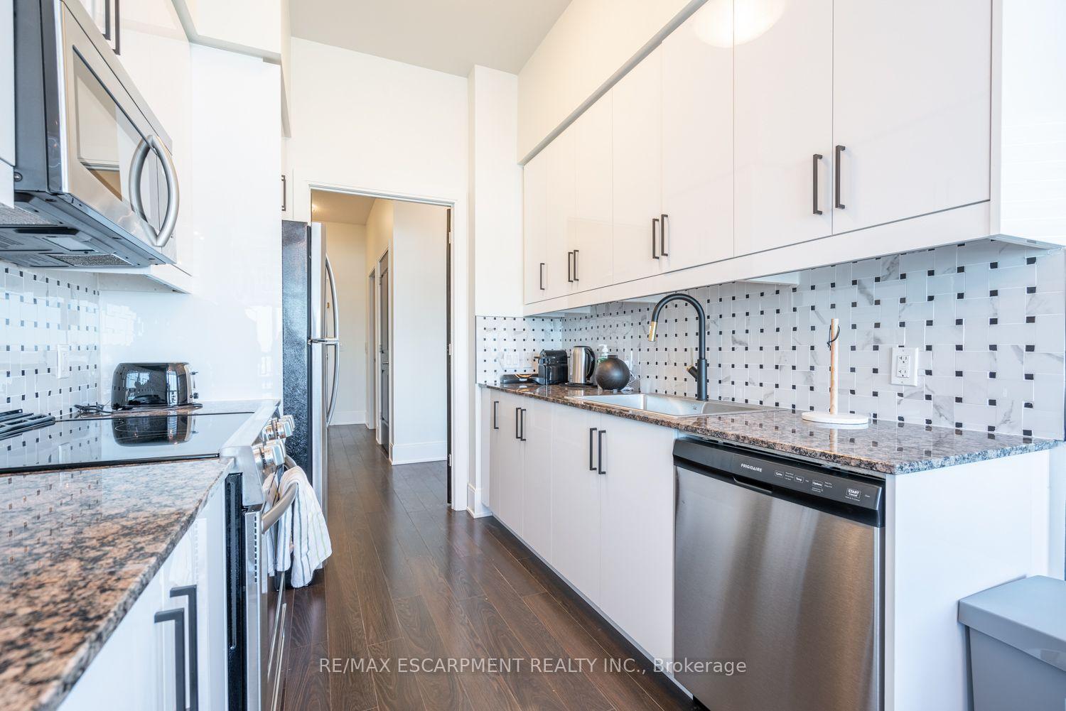 Photo 16 of Unit PH5, 330 Burnhamthorpe Road, Mississauga, City Centre — HOMEH