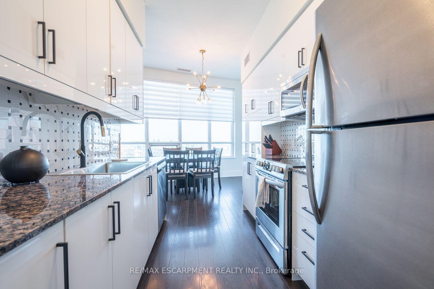 Photo 17 of Unit PH5, 330 Burnhamthorpe Road, Mississauga, City Centre — HOMEH
