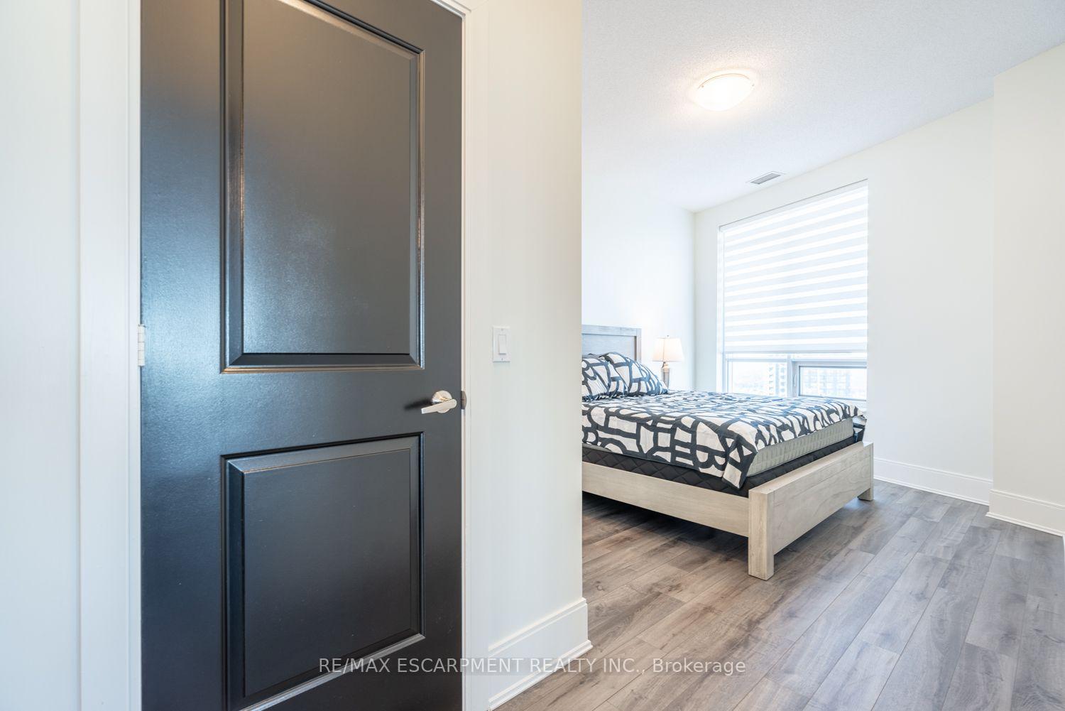 Photo 18 of Unit PH5, 330 Burnhamthorpe Road, Mississauga, City Centre — HOMEH