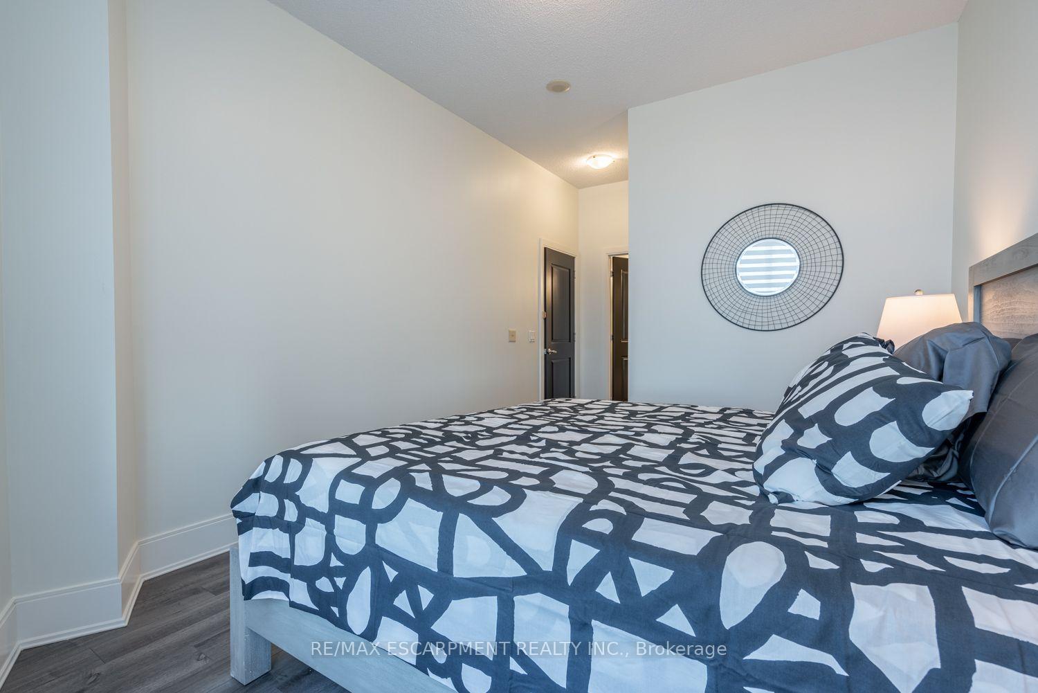 Photo 21 of Unit PH5, 330 Burnhamthorpe Road, Mississauga, City Centre — HOMEH