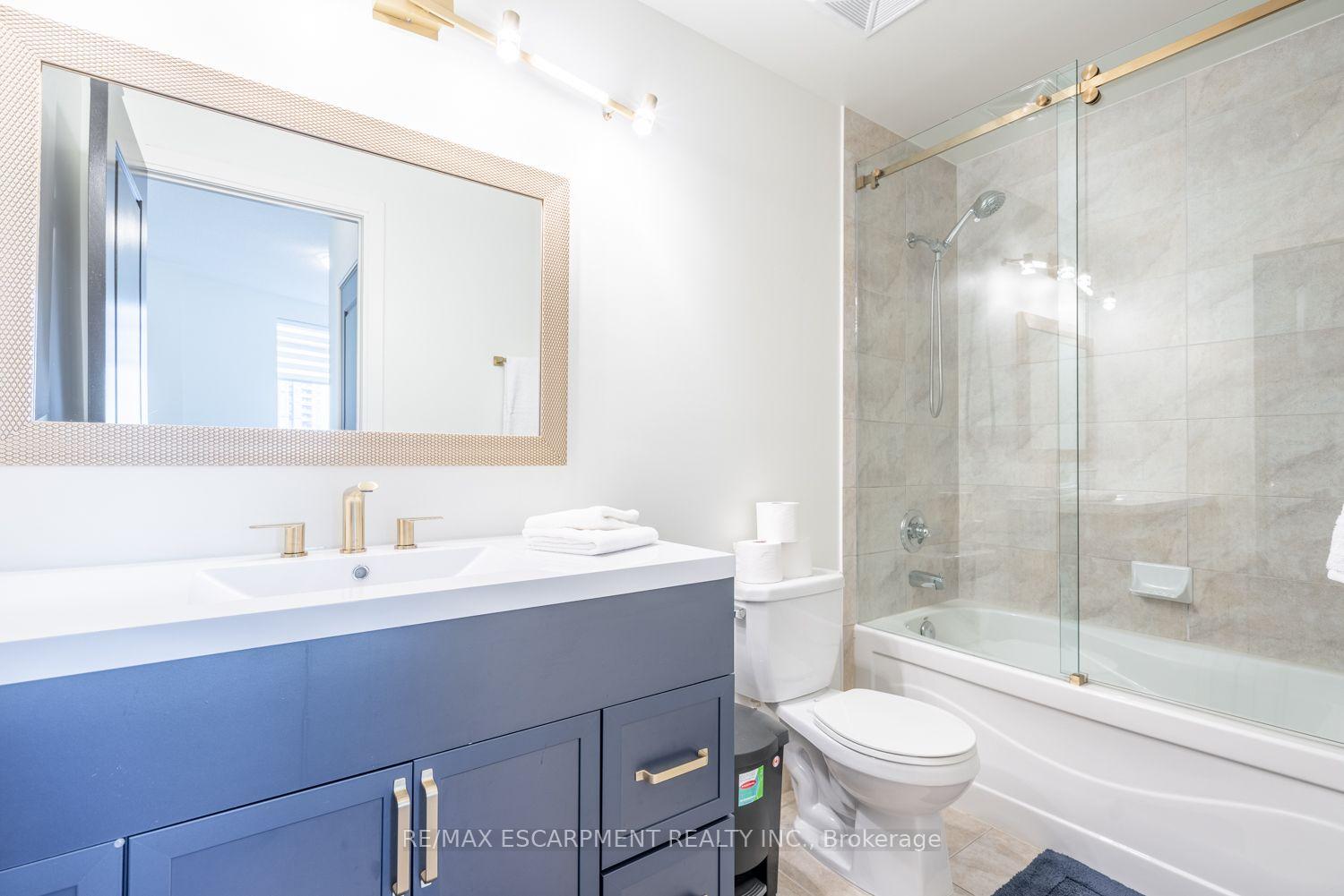 Photo 24 of Unit PH5, 330 Burnhamthorpe Road, Mississauga, City Centre — HOMEH