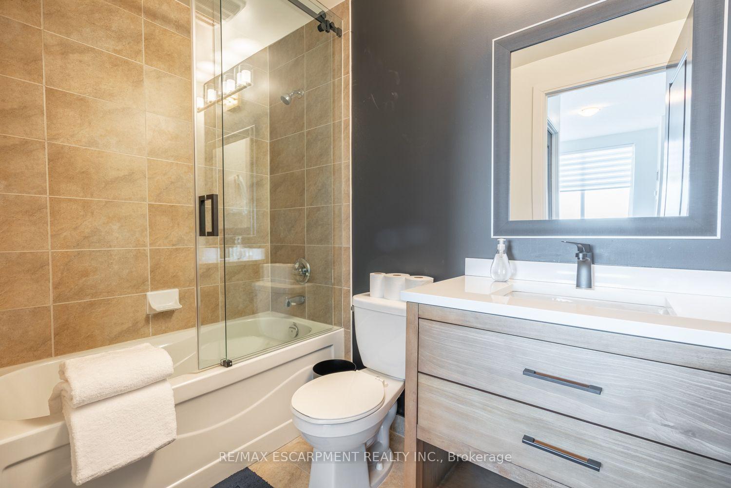 Photo 31 of Unit PH5, 330 Burnhamthorpe Road, Mississauga, City Centre — HOMEH