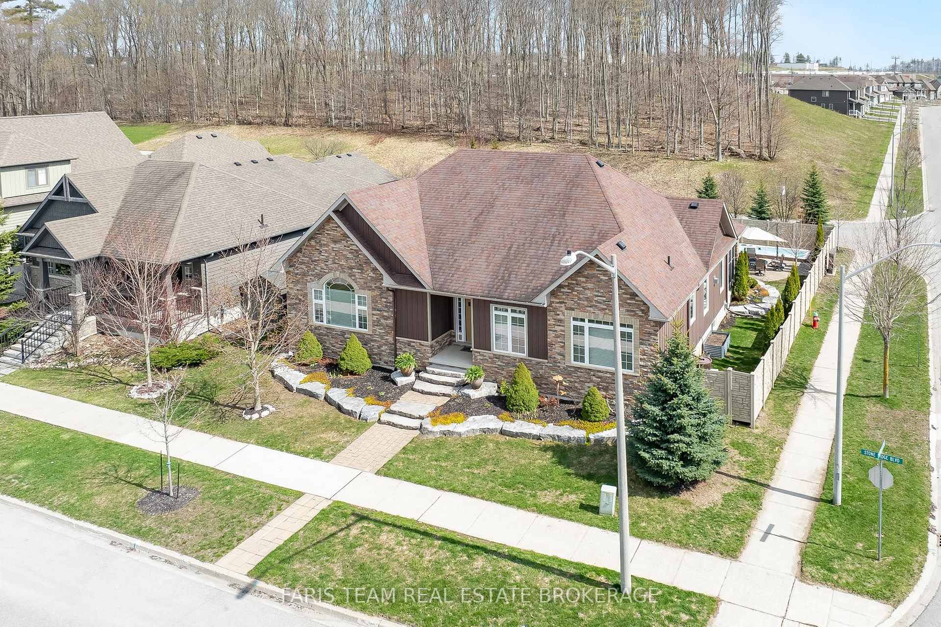 Photo 4 of 3063 Stone Ridge Boulevard, Orillia — HOMEH