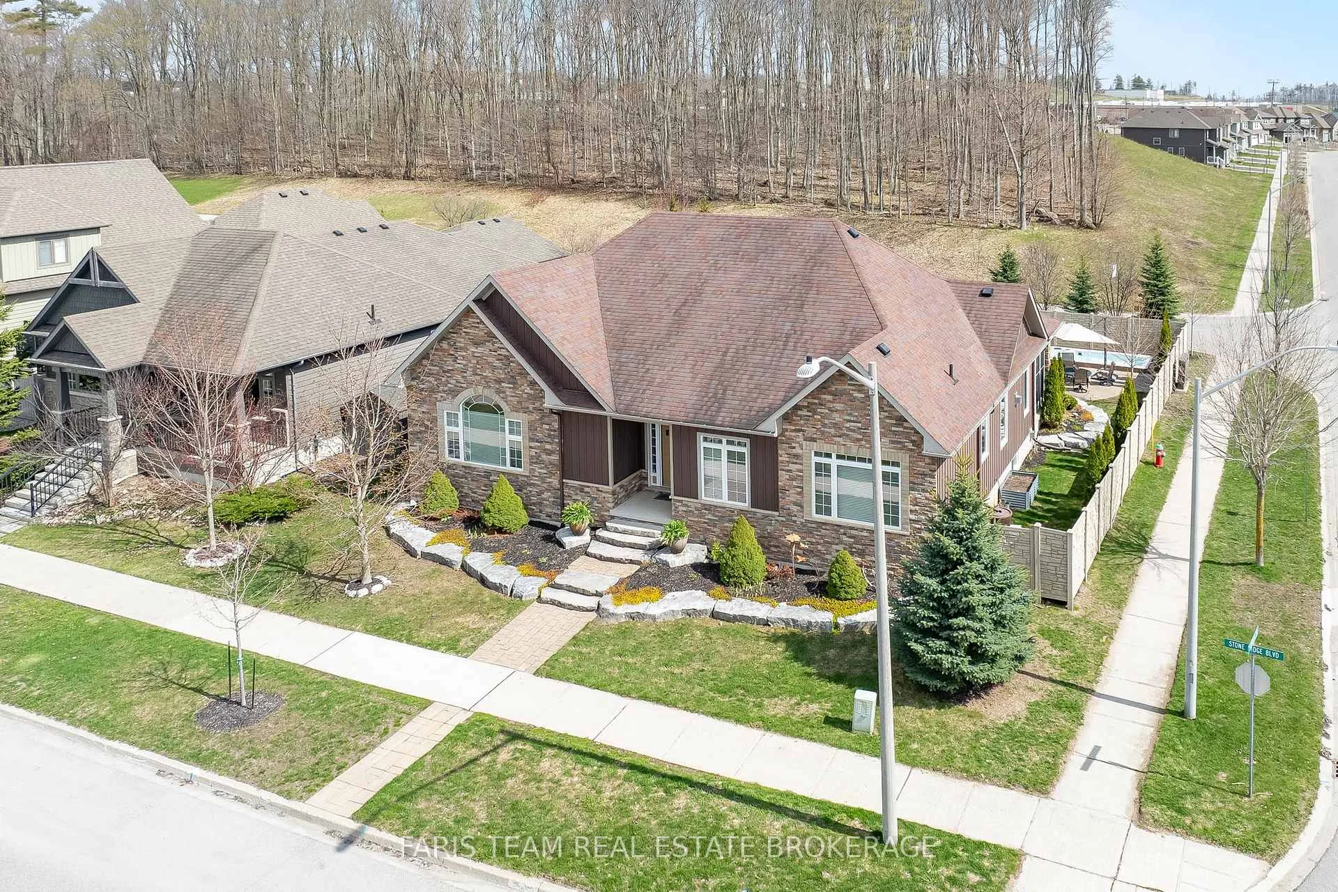 Photo 3 of 3063 Stone Ridge Boulevard, Orillia — HOMEH