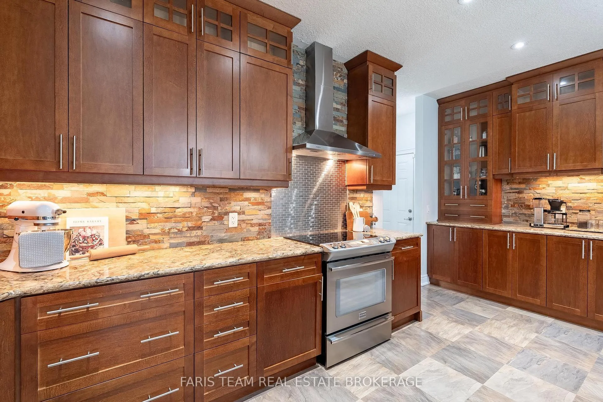 Photo 24 of 3063 Stone Ridge Boulevard, Orillia — HOMEH