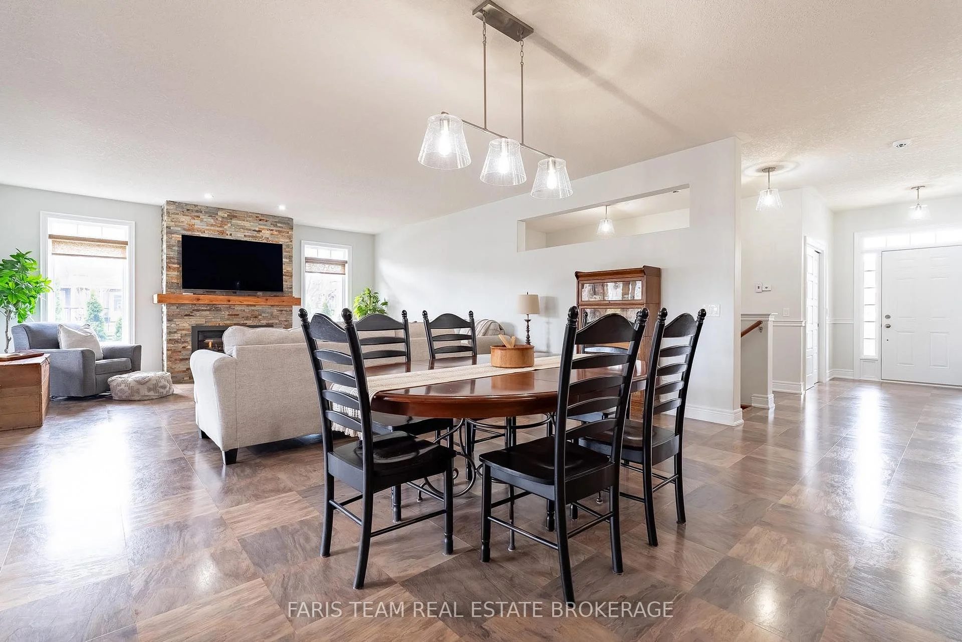 Photo 33 of 3063 Stone Ridge Boulevard, Orillia — HOMEH
