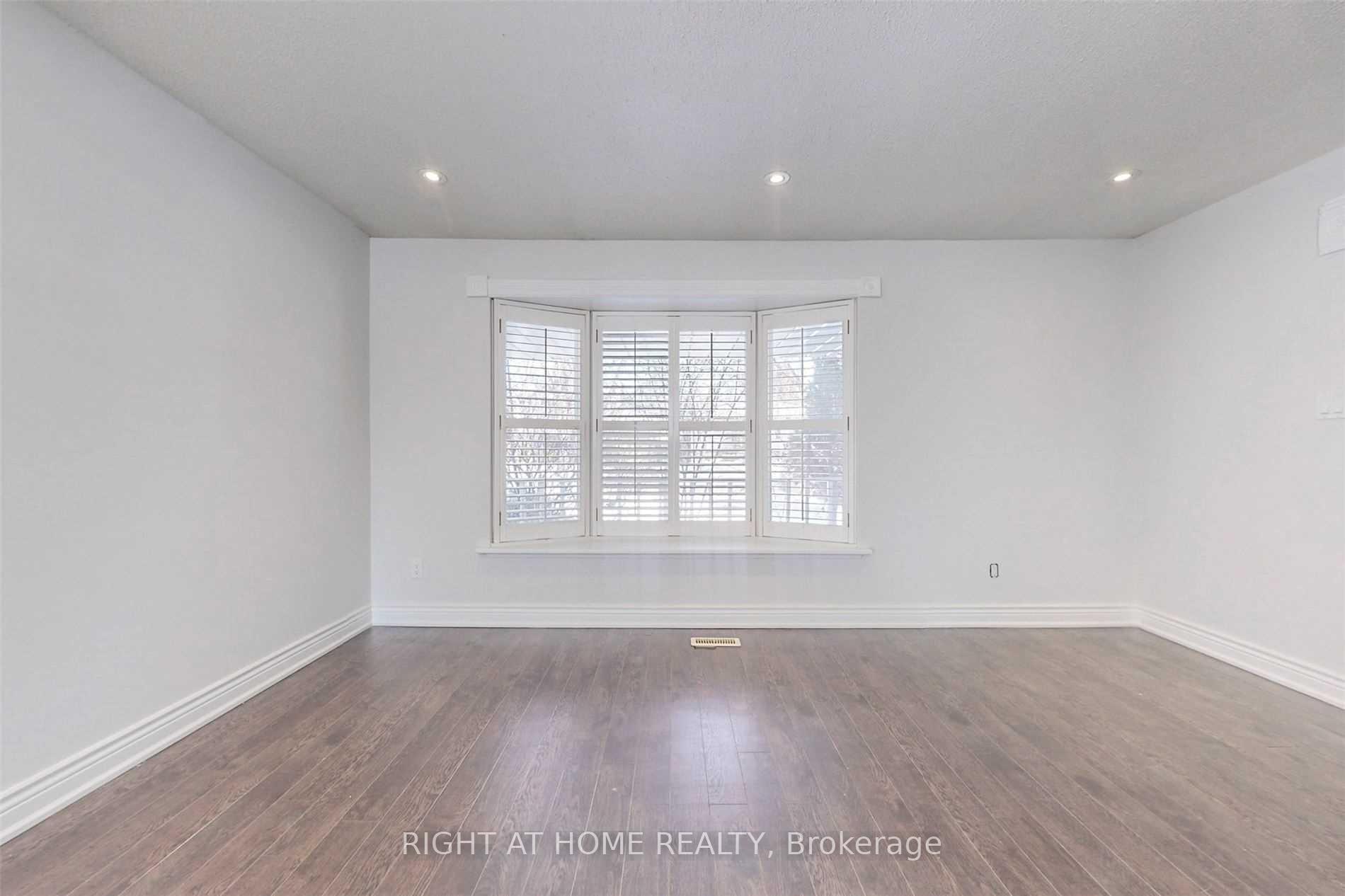 Photo 5 of 54 Penwick Crescent, Richmond Hill, North Richvale — HOMEH