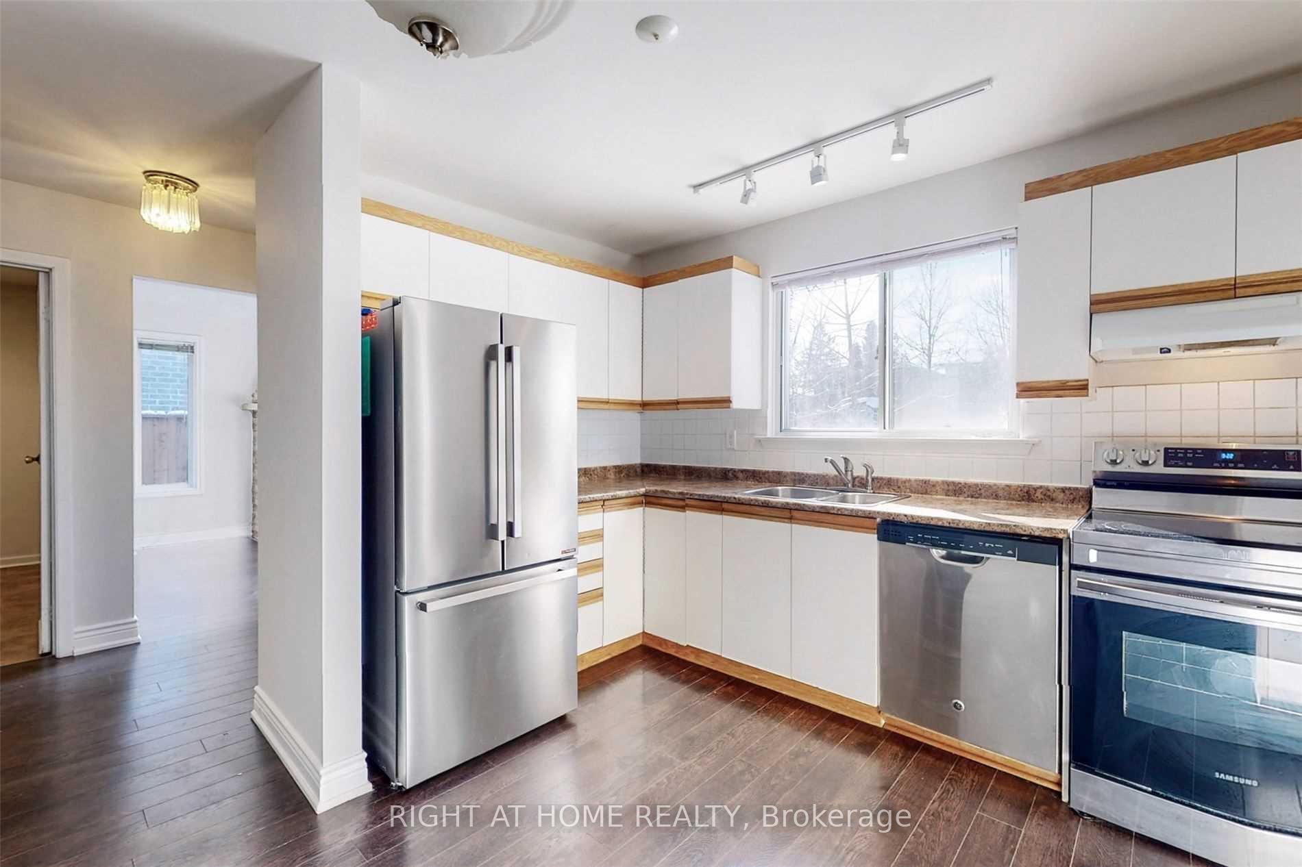 Photo 10 of 54 Penwick Crescent, Richmond Hill, North Richvale — HOMEH