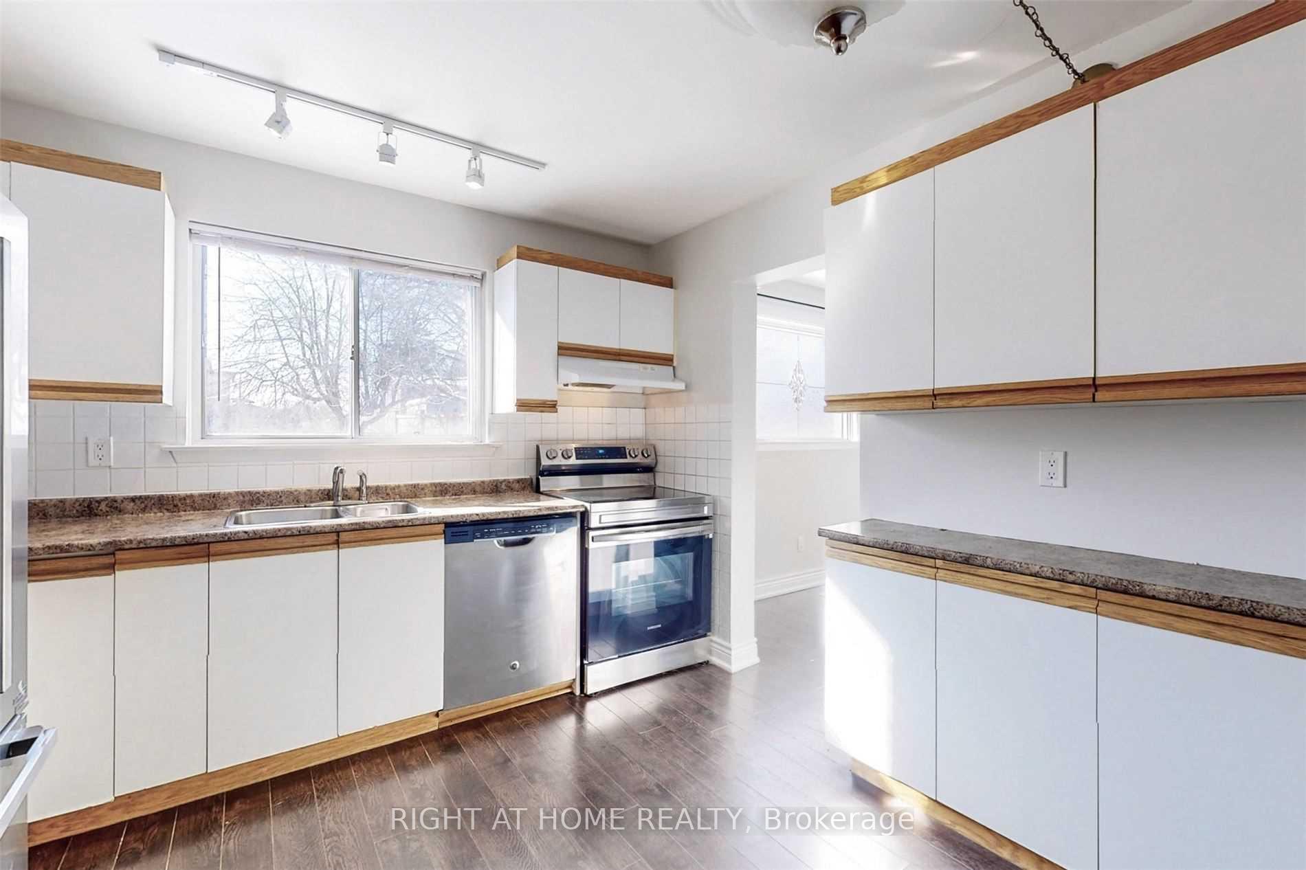 Photo 11 of 54 Penwick Crescent, Richmond Hill, North Richvale — HOMEH