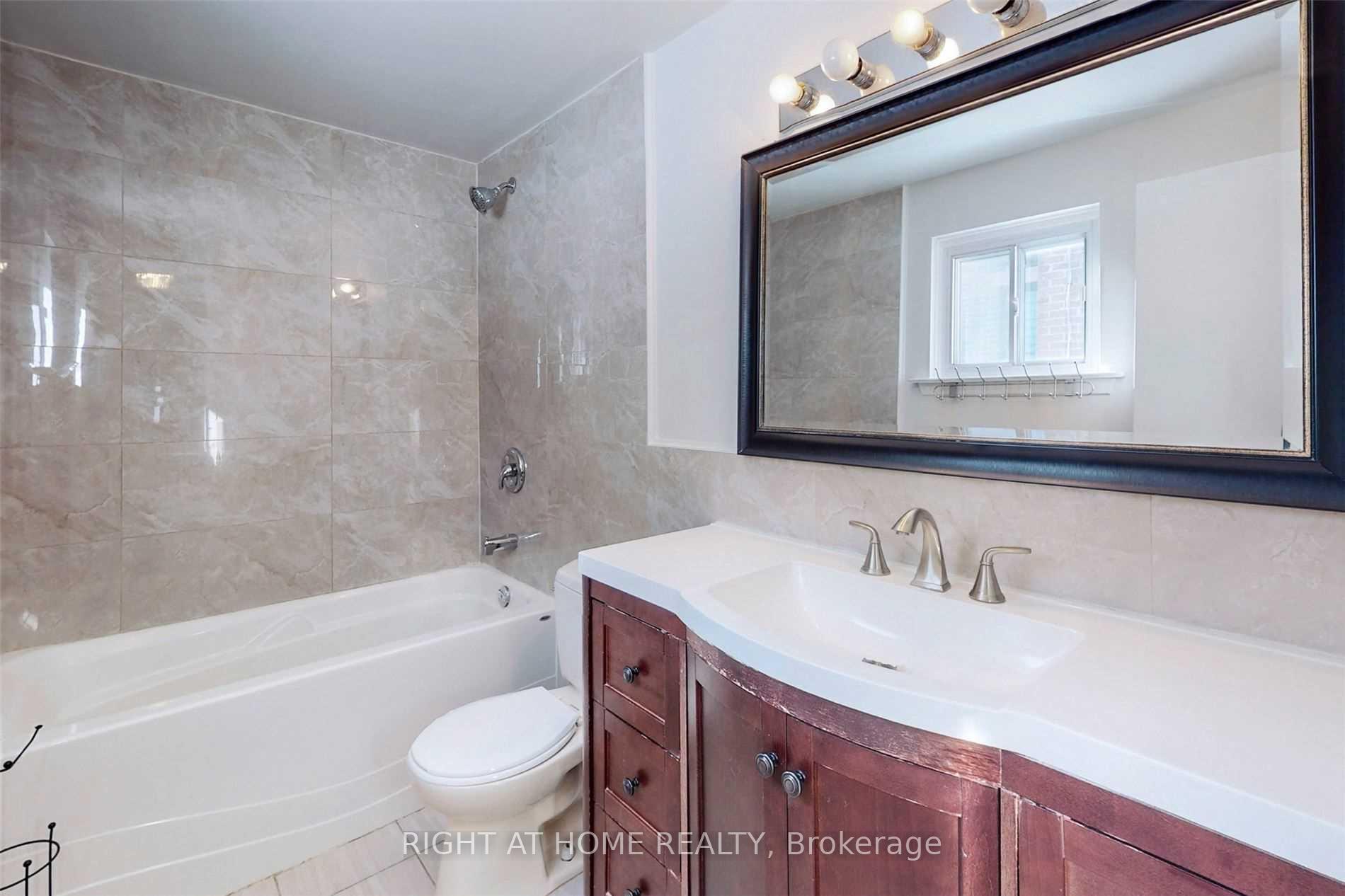 Photo 20 of 54 Penwick Crescent, Richmond Hill, North Richvale — HOMEH