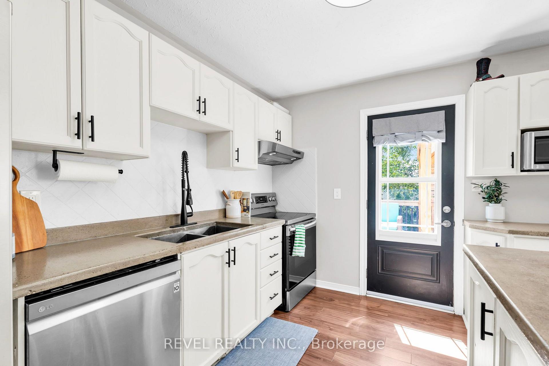 Photo 11 of 33 Wilson Crescent, Southgate — HOMEH