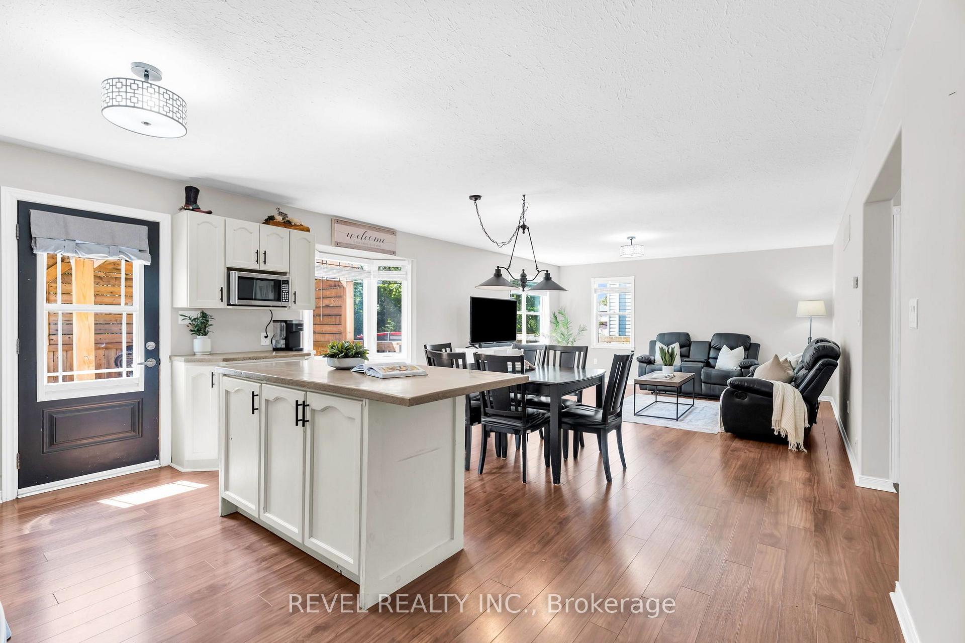 Photo 12 of 33 Wilson Crescent, Southgate — HOMEH