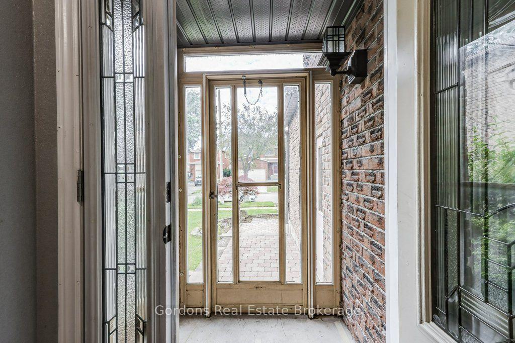 Photo 3 of 2013 Shay Drive, Pickering, Brock Ridge — HOMEH