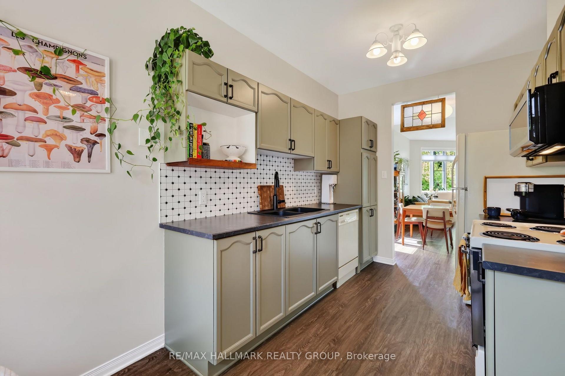 Photo 5 of 95 College Circle, Ottawa, Castle Heights — HOMEH