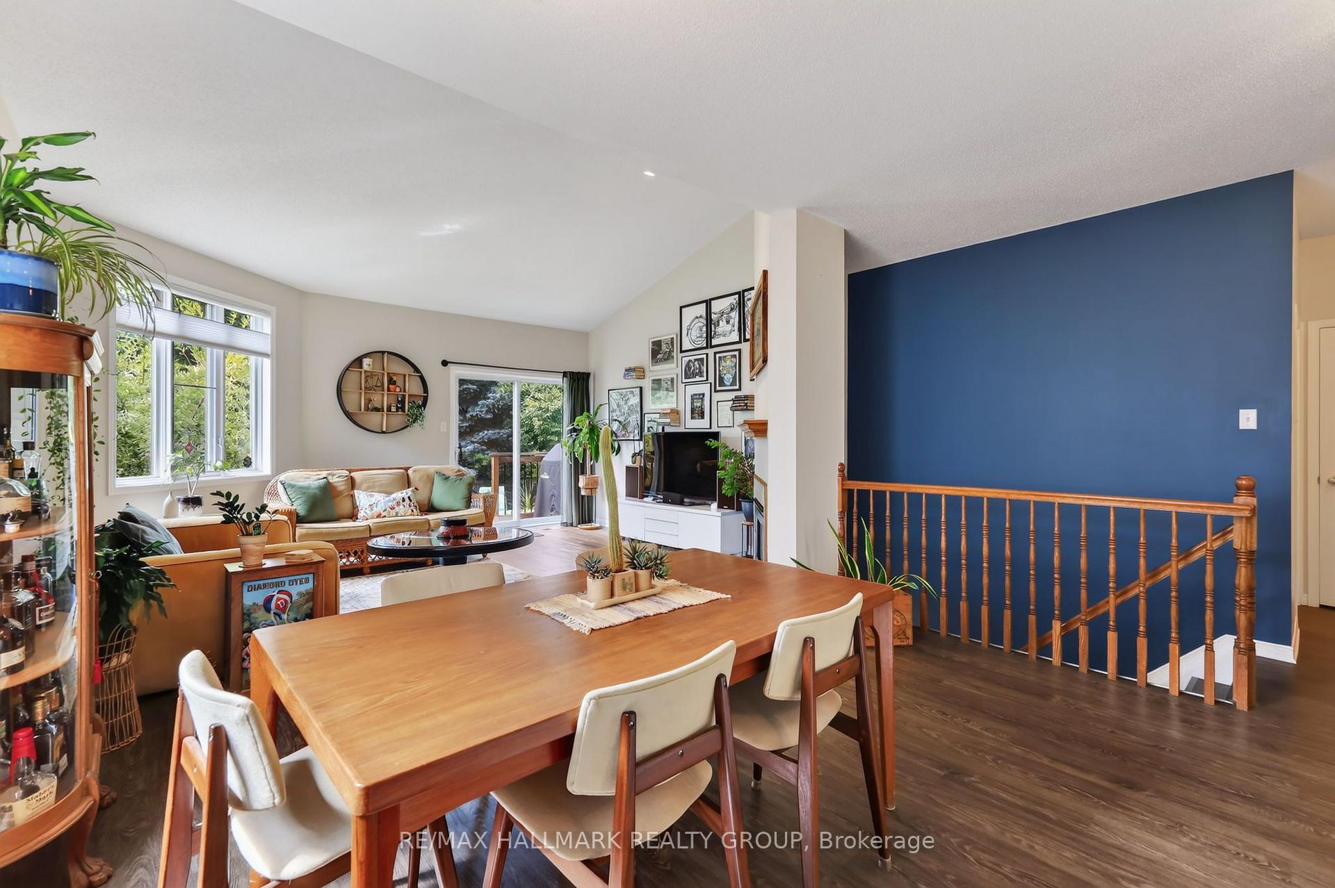 Photo 12 of 95 College Circle, Ottawa, Castle Heights — HOMEH