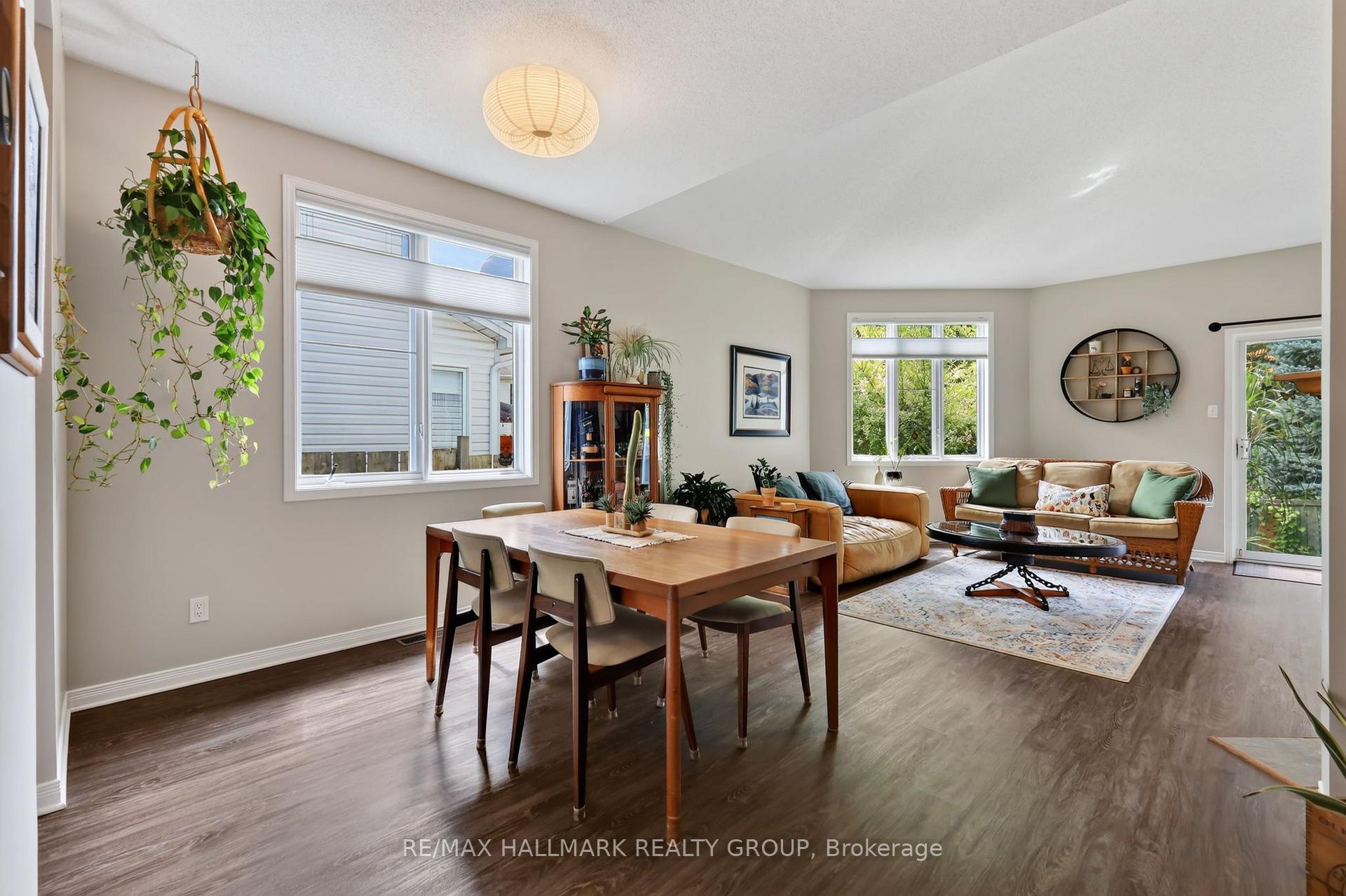 Photo 13 of 95 College Circle, Ottawa, Castle Heights — HOMEH