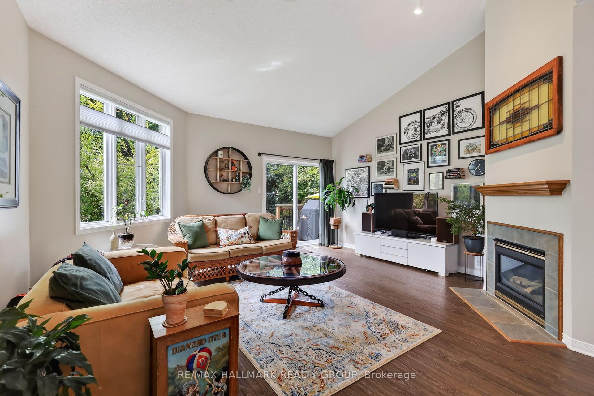 Photo 14 of 95 College Circle, Ottawa, Castle Heights — HOMEH