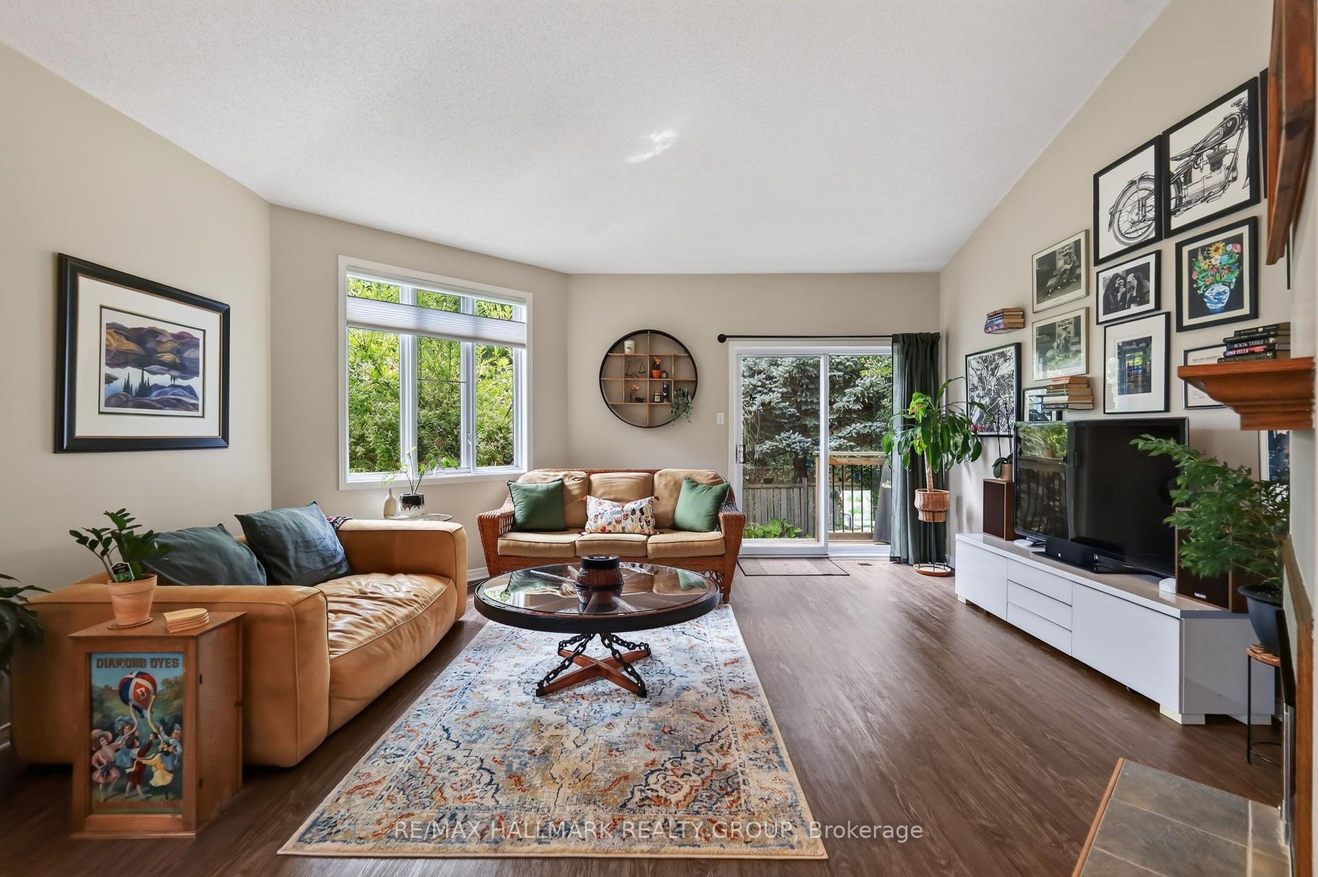 Photo 15 of 95 College Circle, Ottawa, Castle Heights — HOMEH