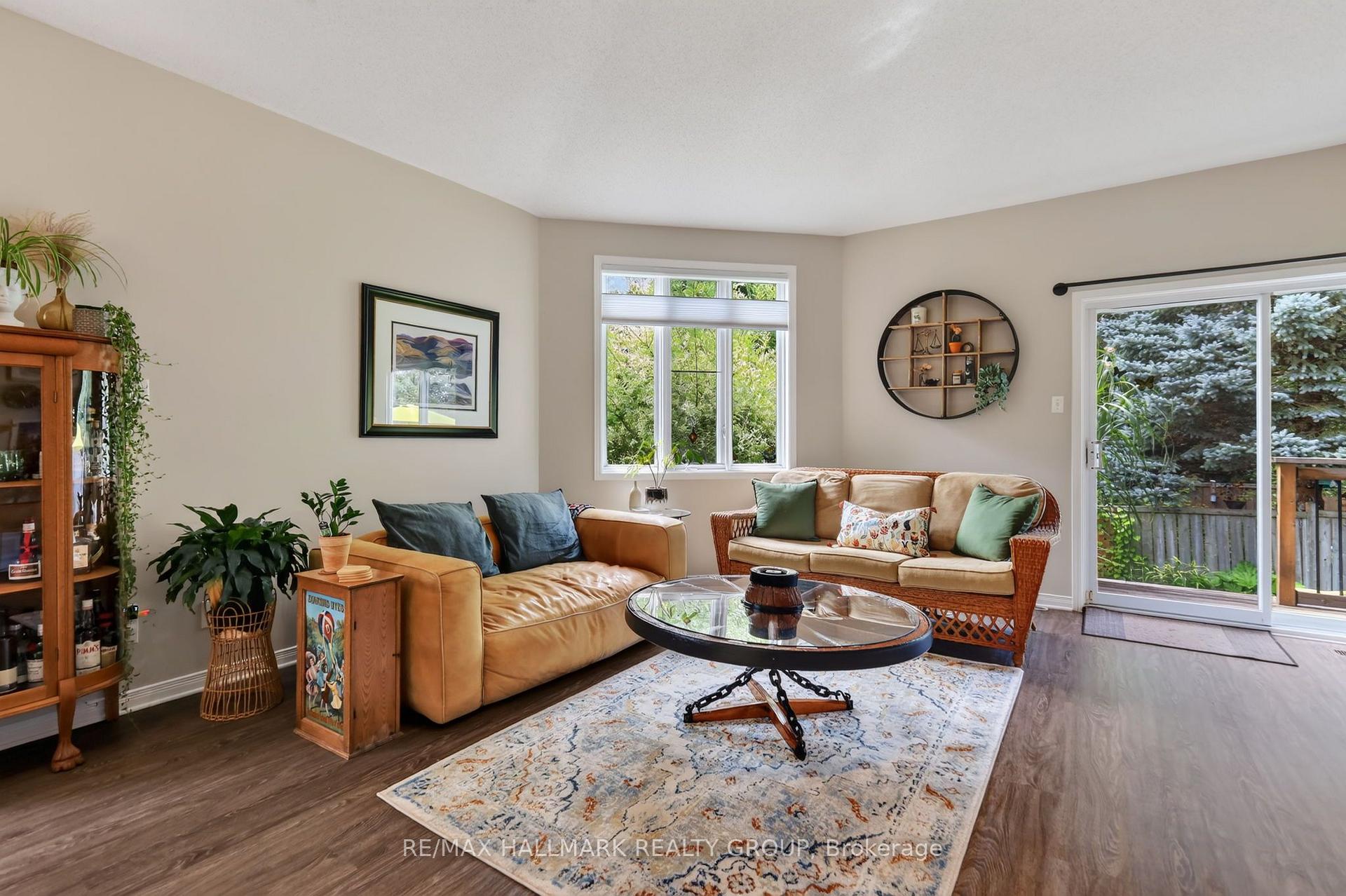 Photo 16 of 95 College Circle, Ottawa, Castle Heights — HOMEH