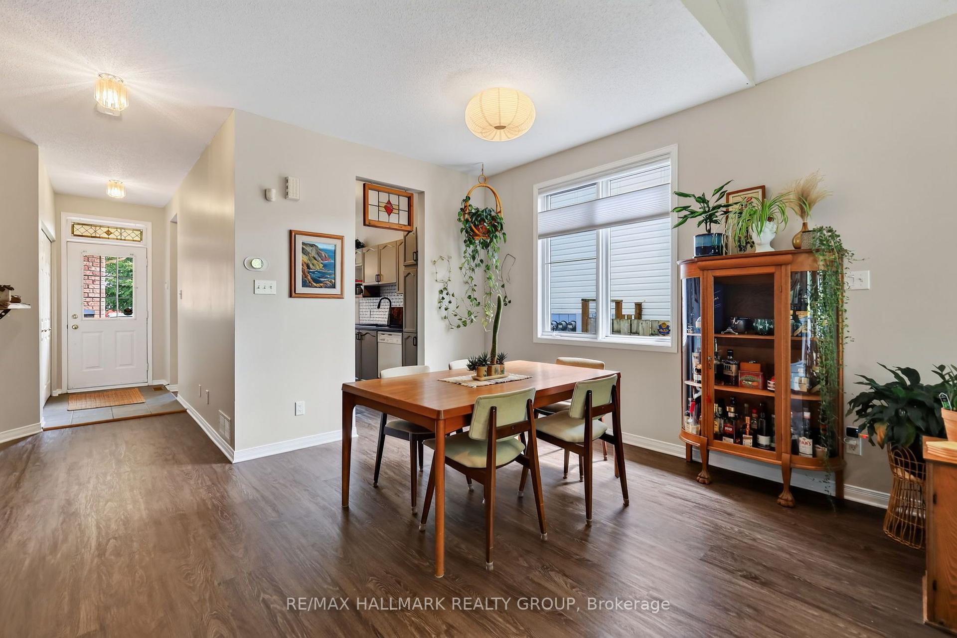 Photo 19 of 95 College Circle, Ottawa, Castle Heights — HOMEH